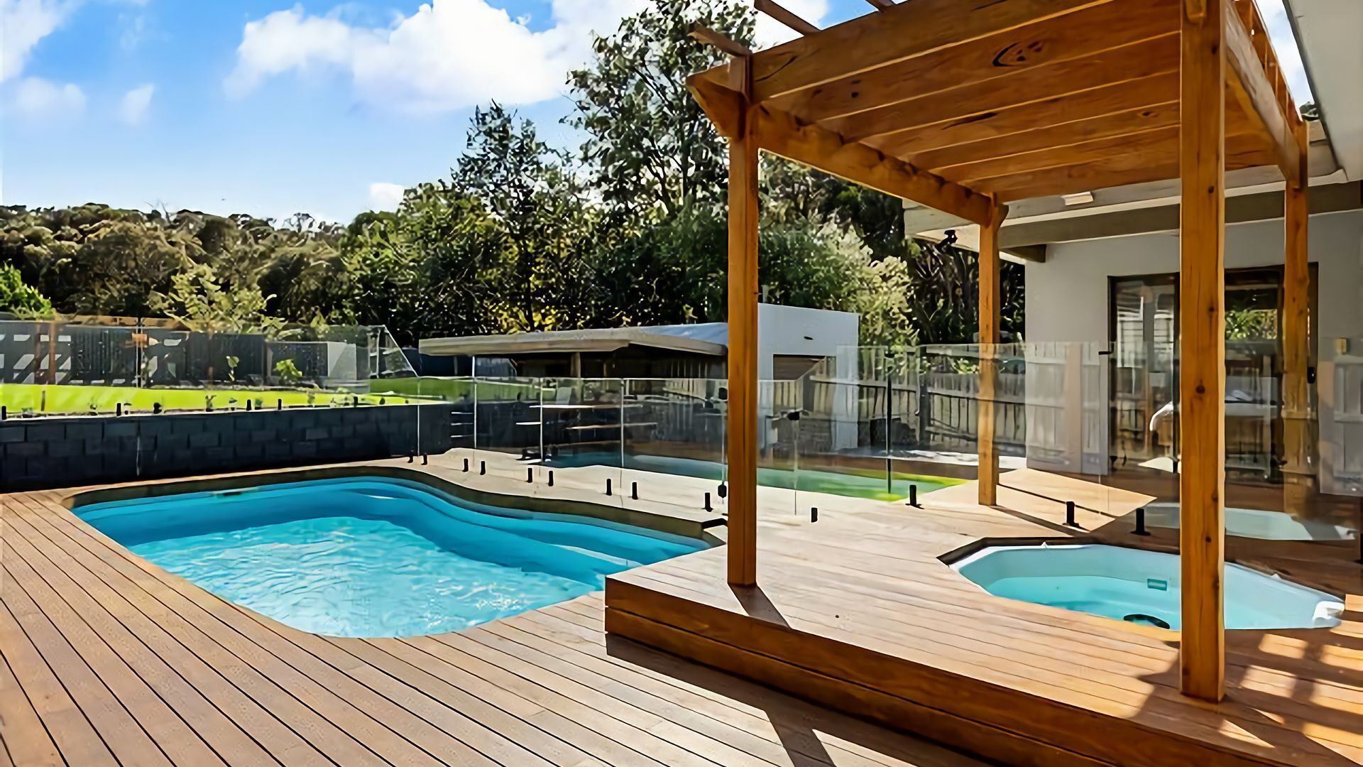 Illyria with Pool Spa and Relaxation