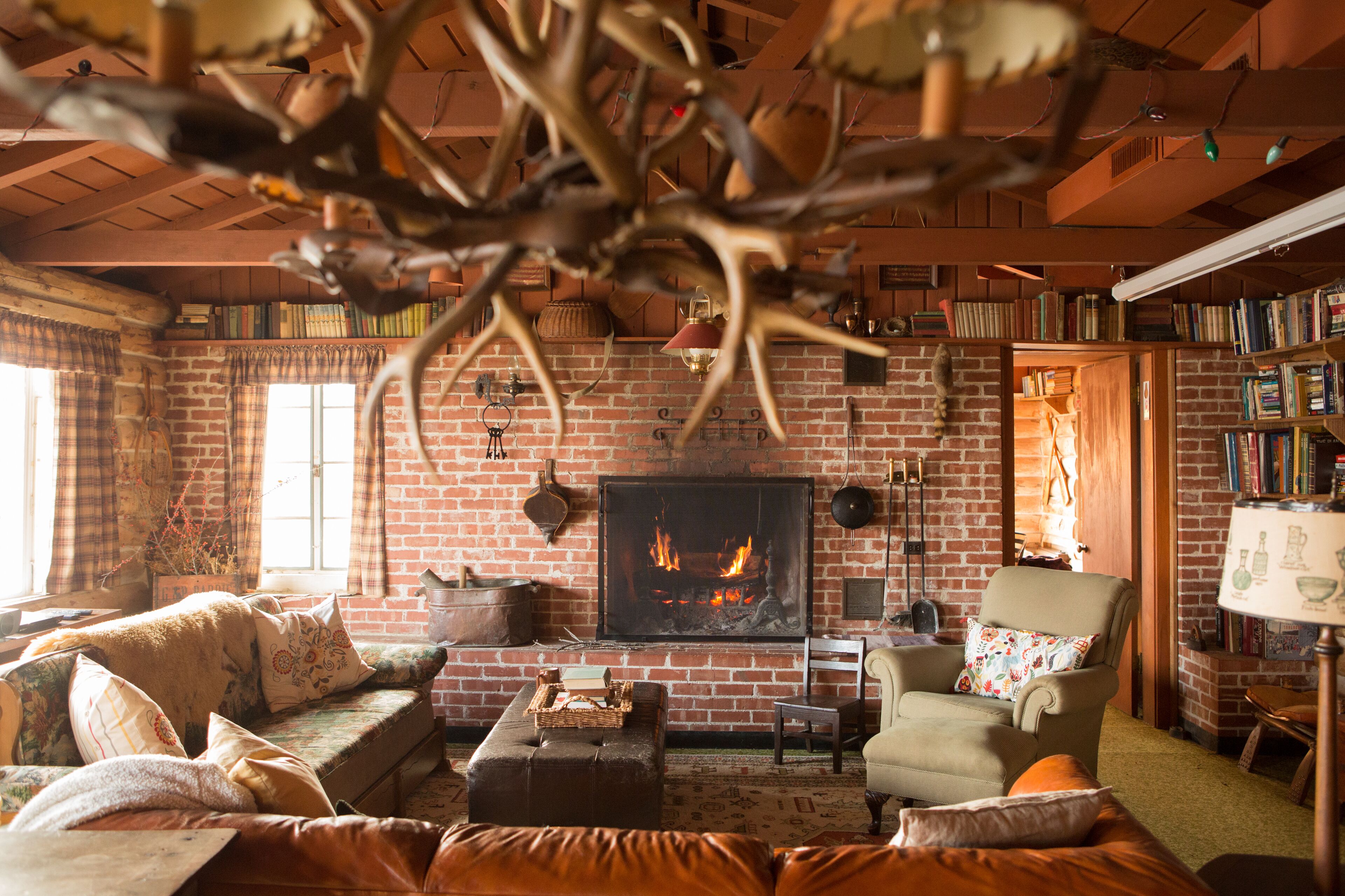 Charming Lakeside Cabin, Minutes from Tulsa with Private Dock