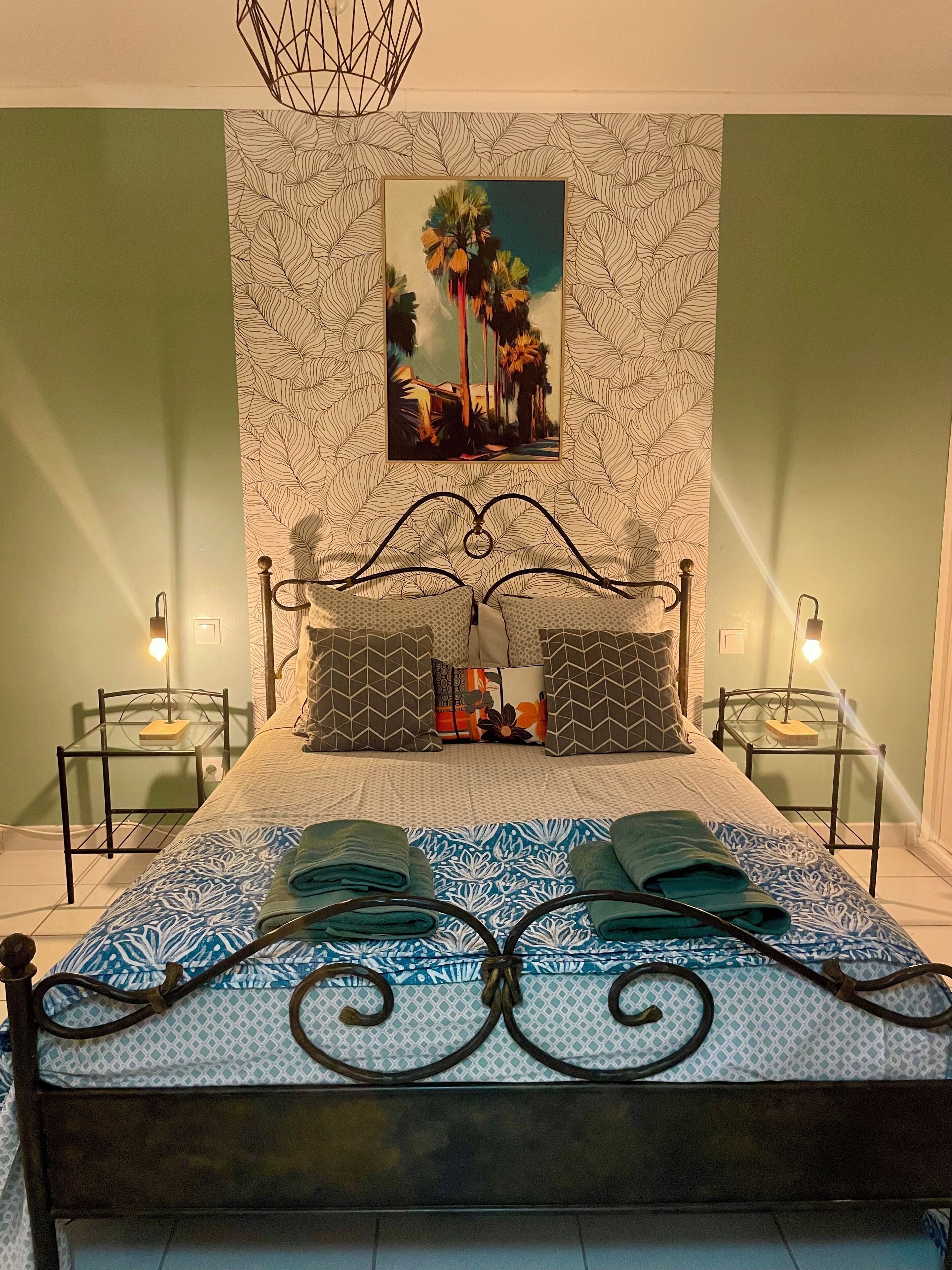 Lovely apartment in the lively old town of Nice