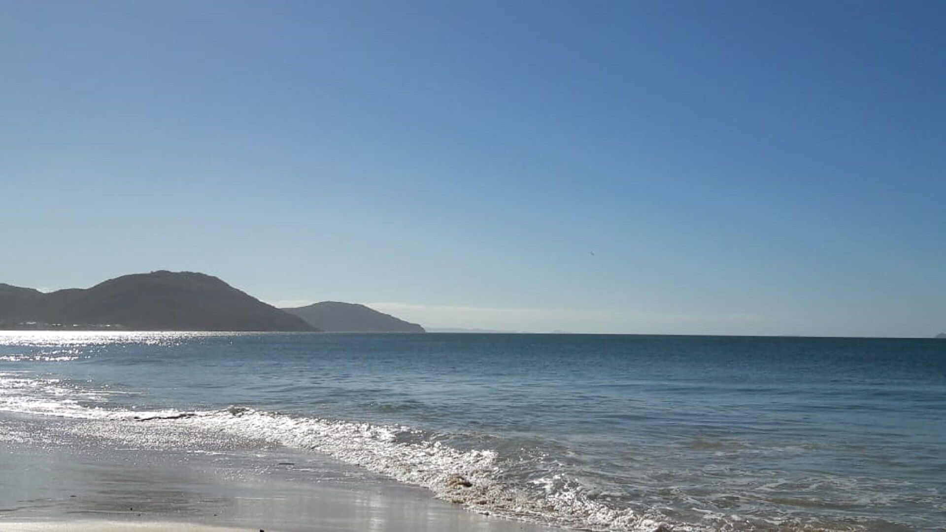 House 50 meters from the sand of Praia dos Ingleses or a 5-minute walk.