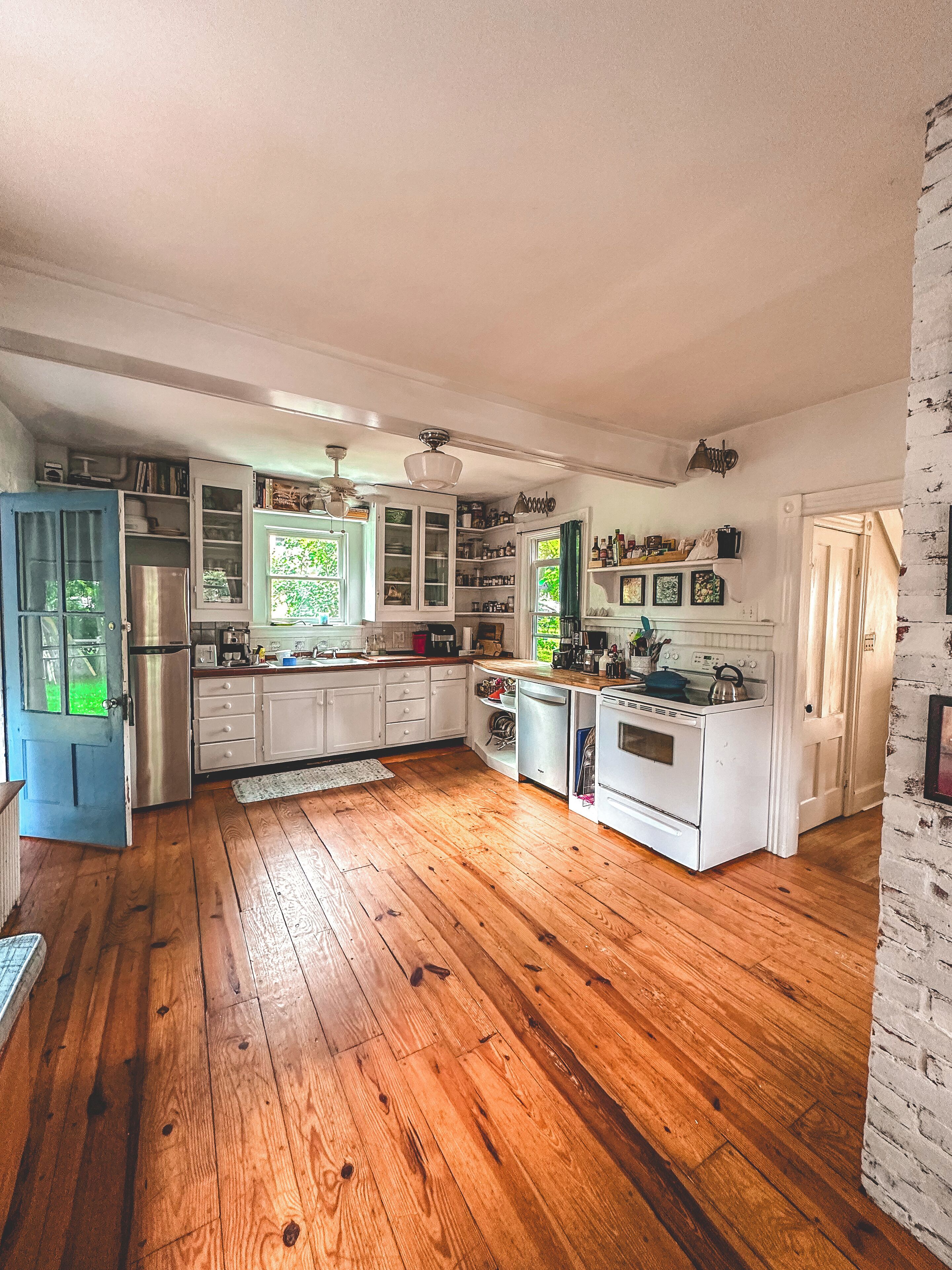 Charming Downtown Mystic Getaway