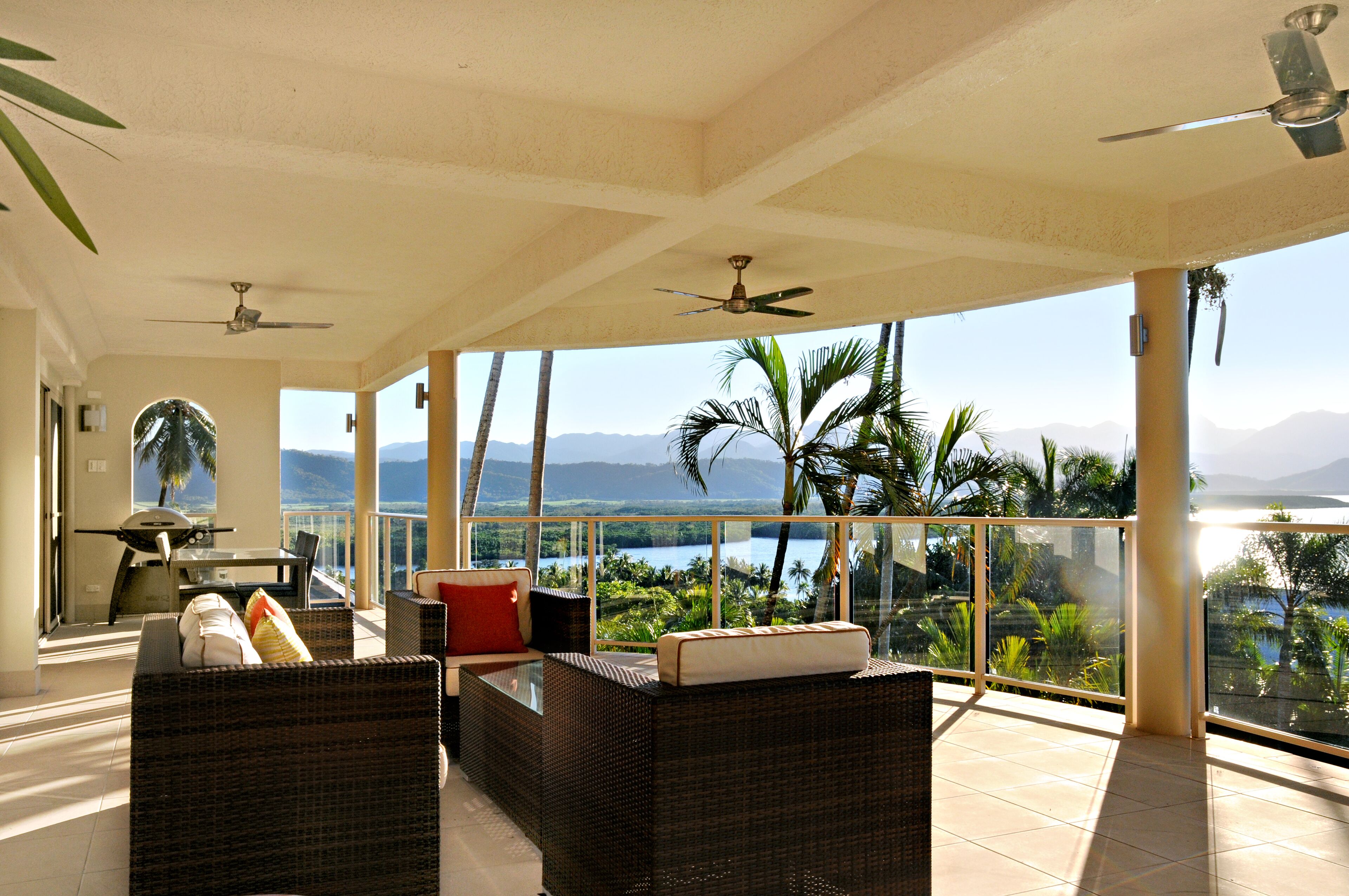 Island Point Villa 4 -  Close to Town with Magnificent Ocean Views.