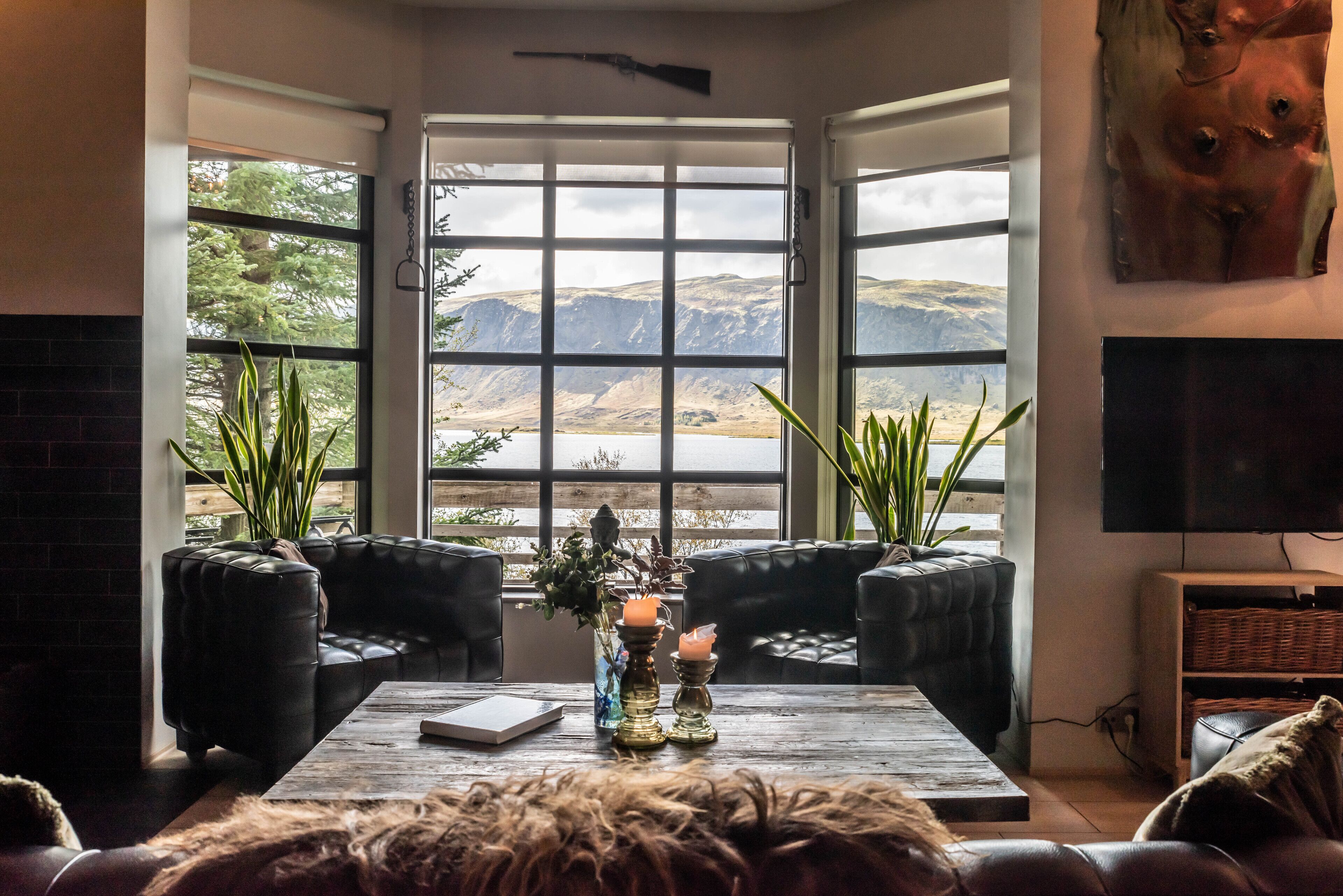 Luxury Lakefront Holiday Villa with hot tub