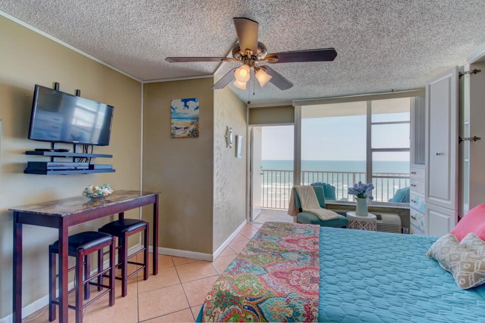 Beautiful Oceanfront Condo with Private Balcony