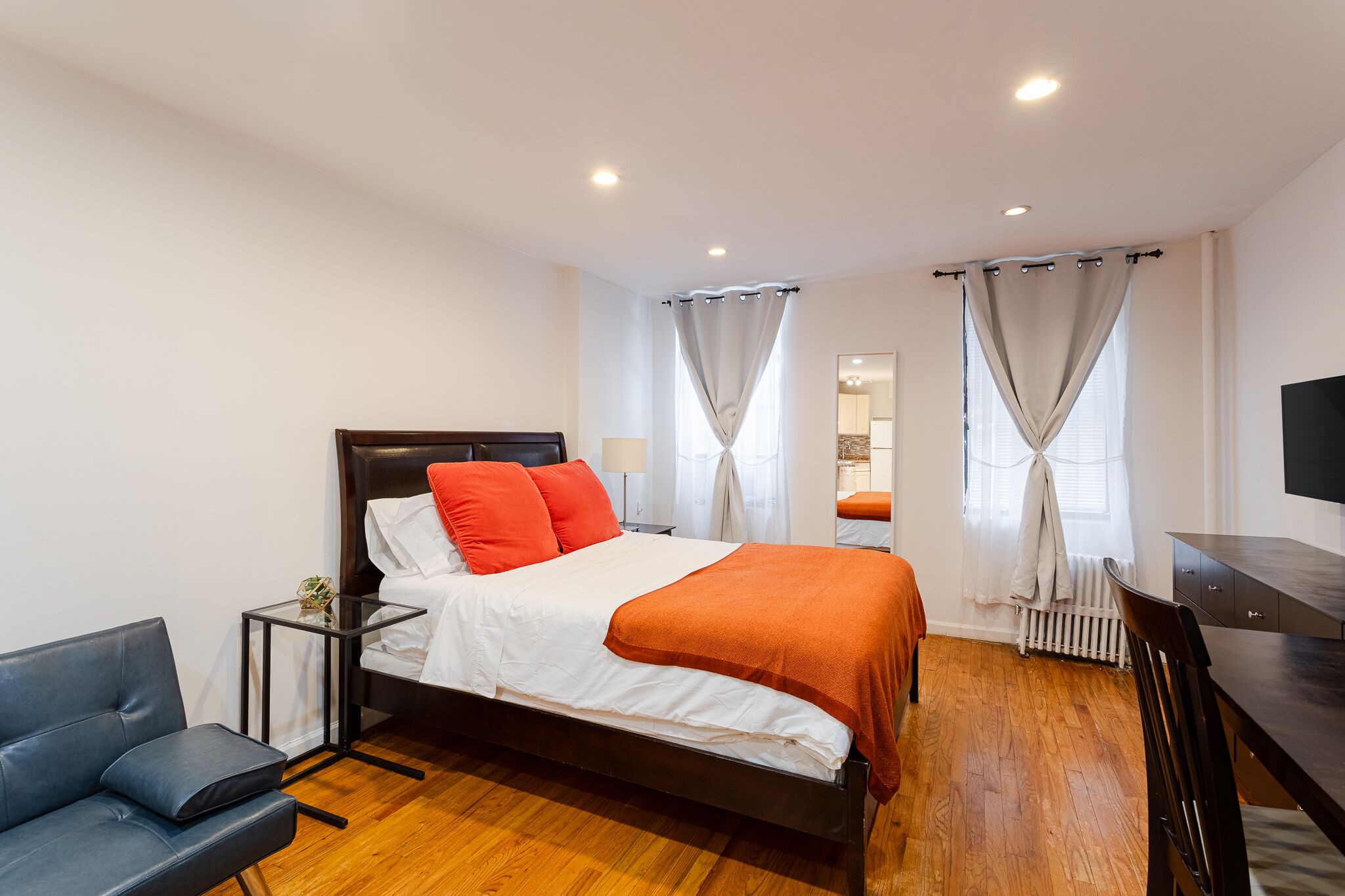 2FE Chelsea Studio in the Flower District 