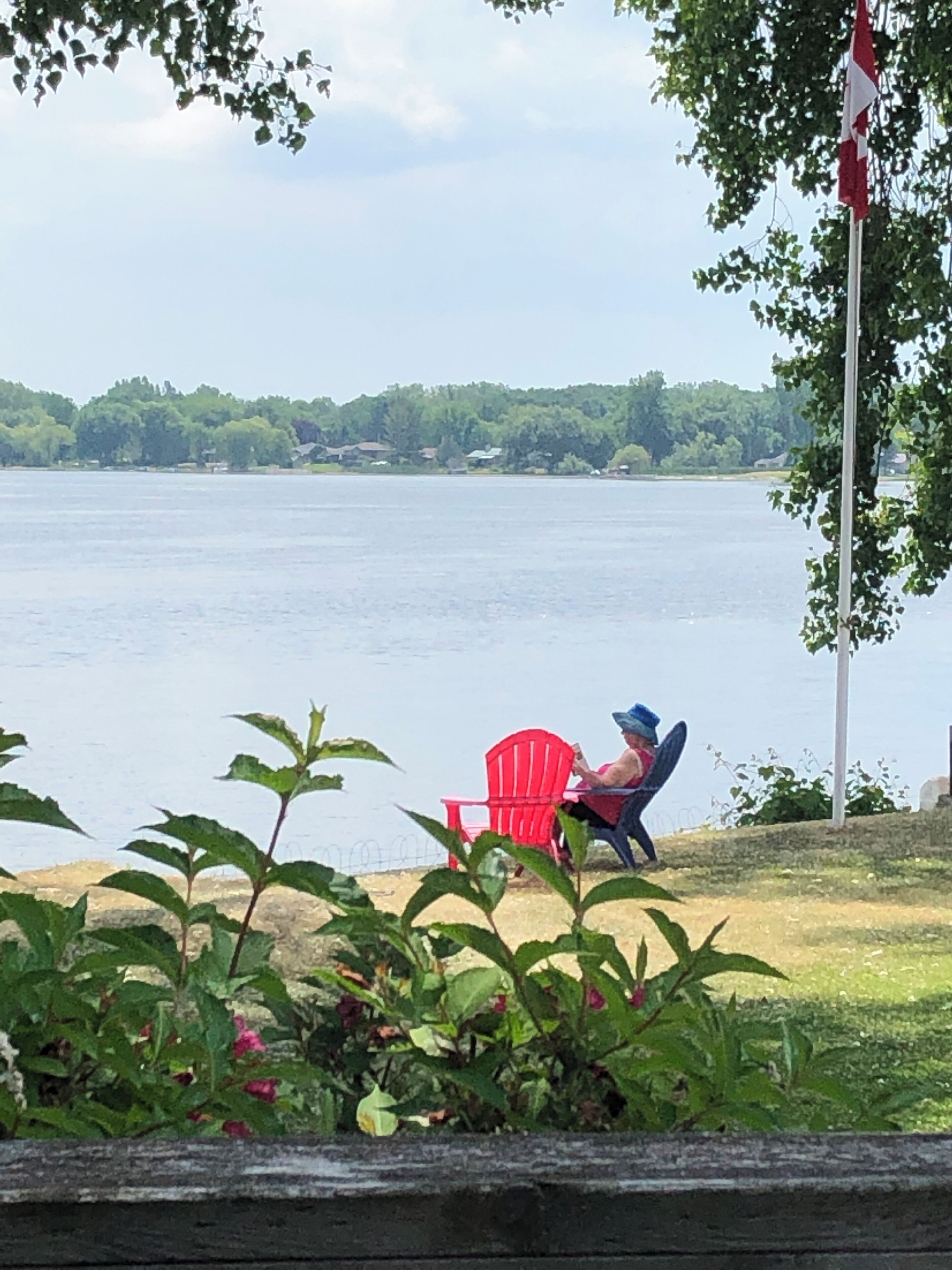 Clean, Cozy Waterfront Cottage with Great location