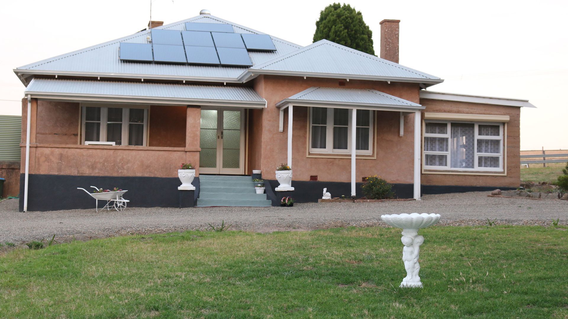 Pink Gums Farmstay - Farmstay Homestead