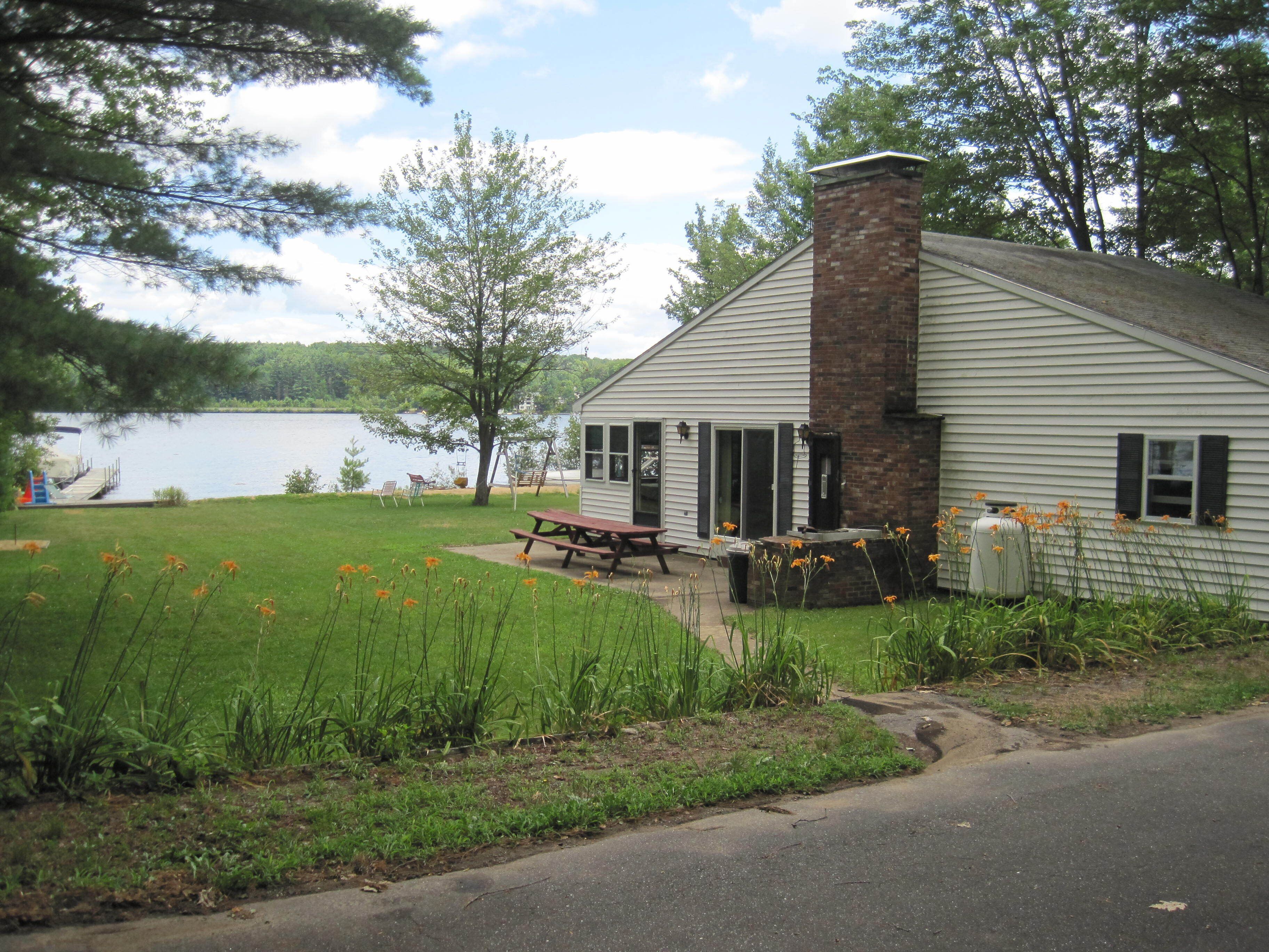 Family-friendly waterfront vacation home on beautiful Lake Winnisquam