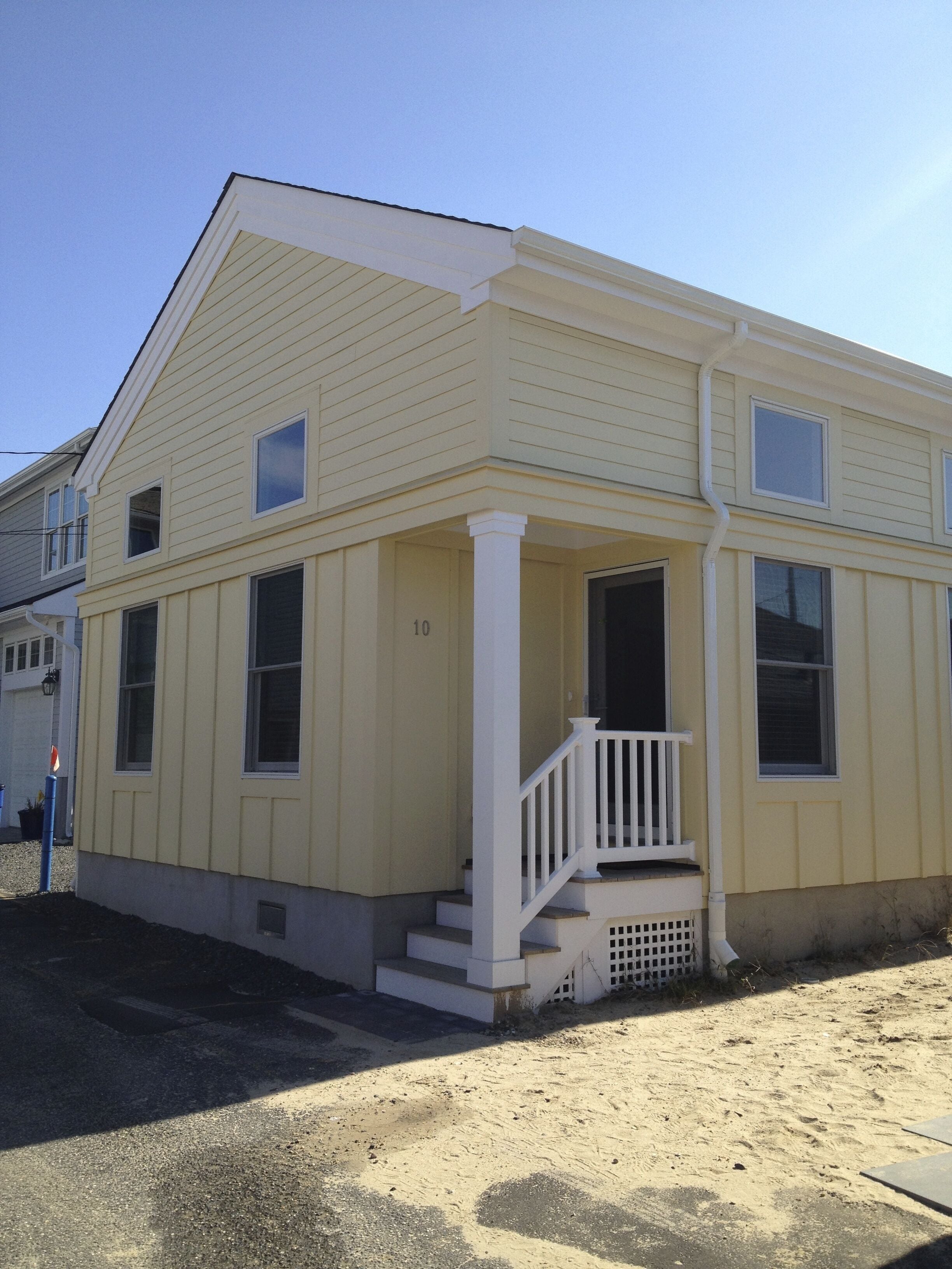 CHARMING, COMFORTABLE, CLEAN, NON-SMOKING BEACH HOUSE