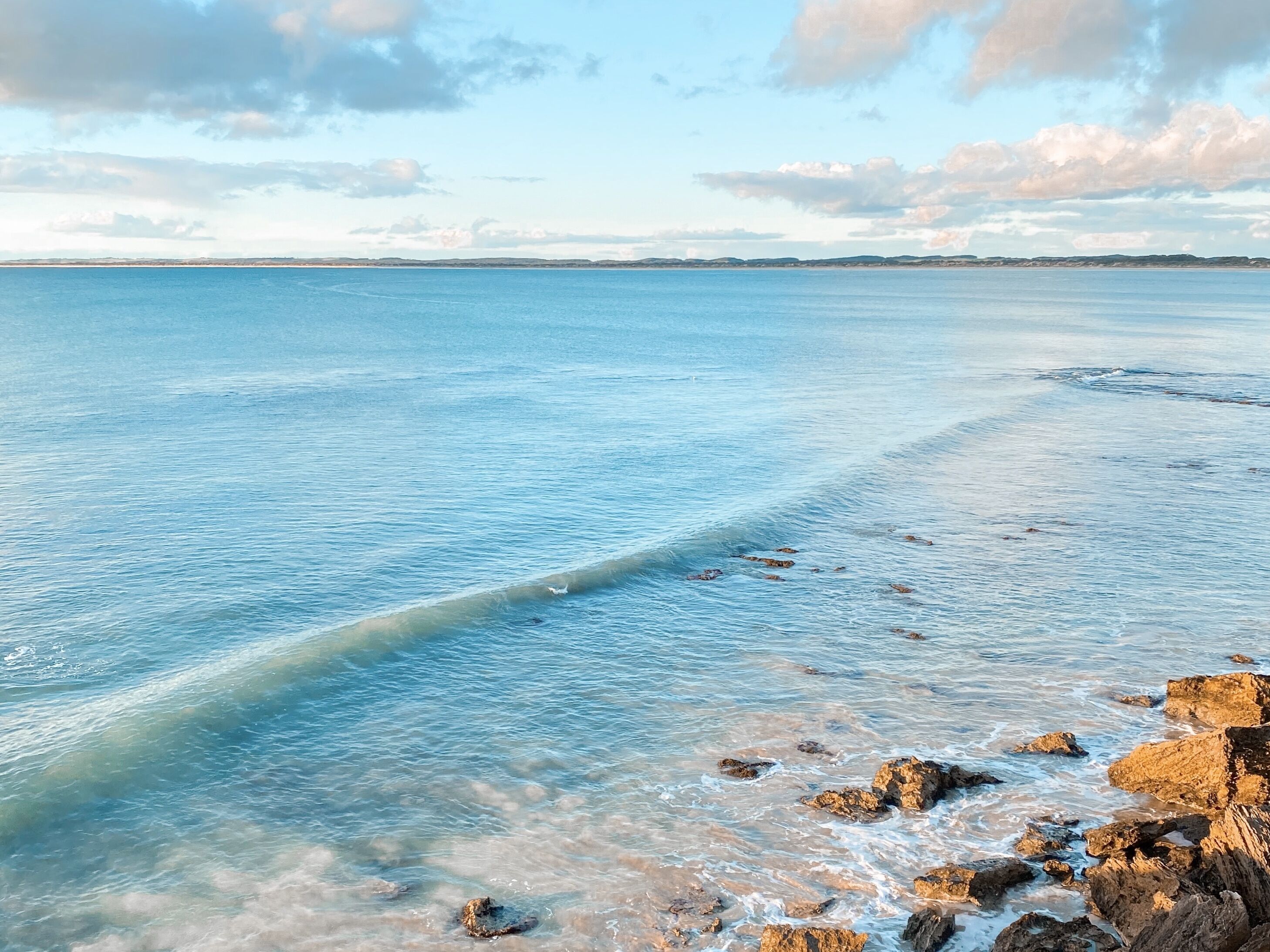 Drift Away - Best Location. 100m from Shops. 150m from beach!