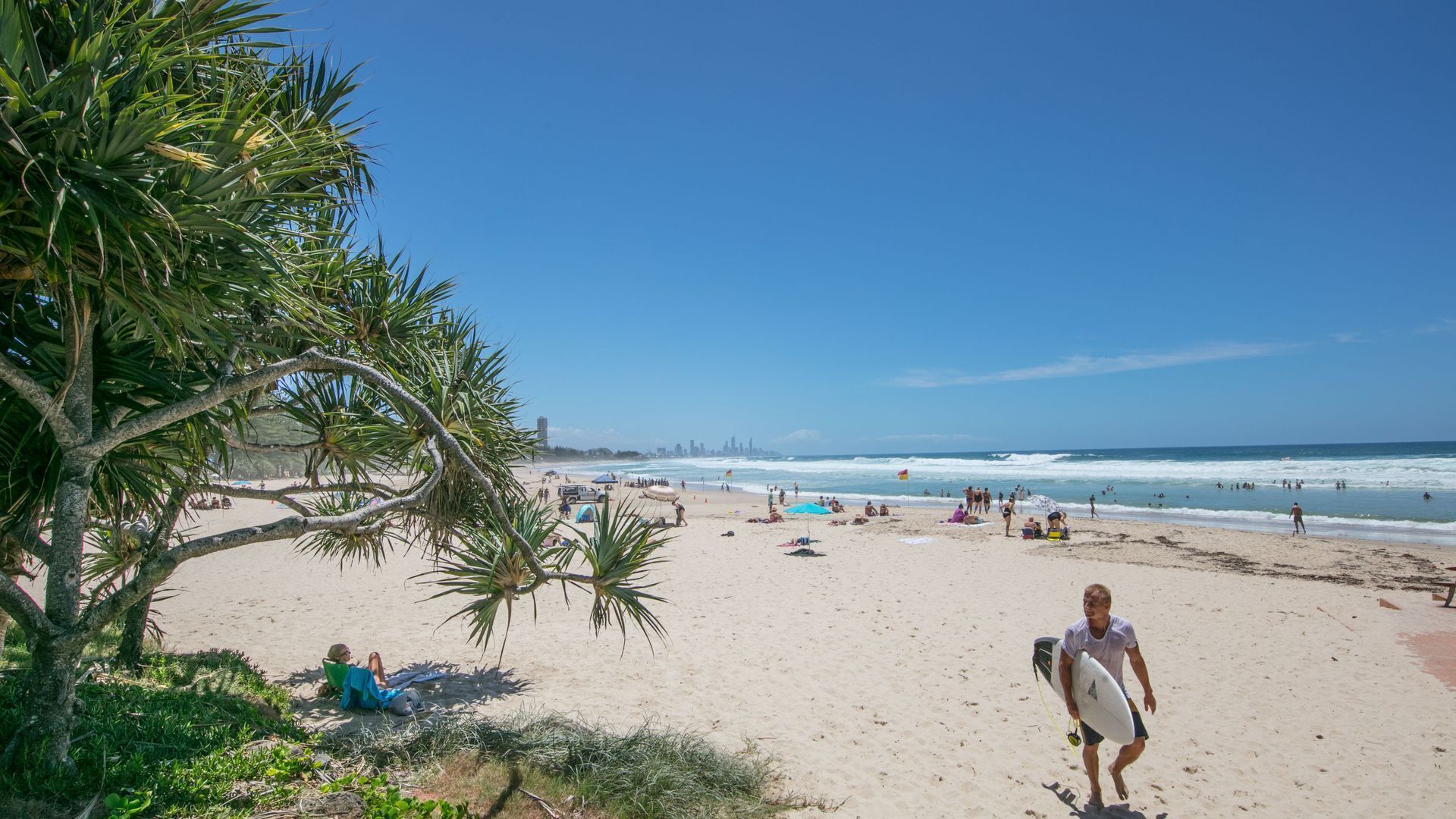 BURLEIGH BEACH - Renovated Unit With Free WIFI