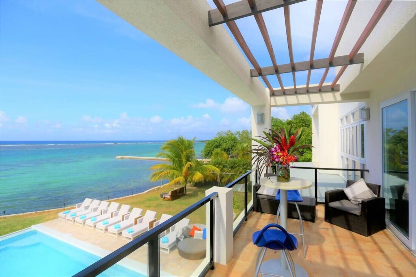 Dreamtime 6-Beachfront, Butler, Chef, Driver, Modern