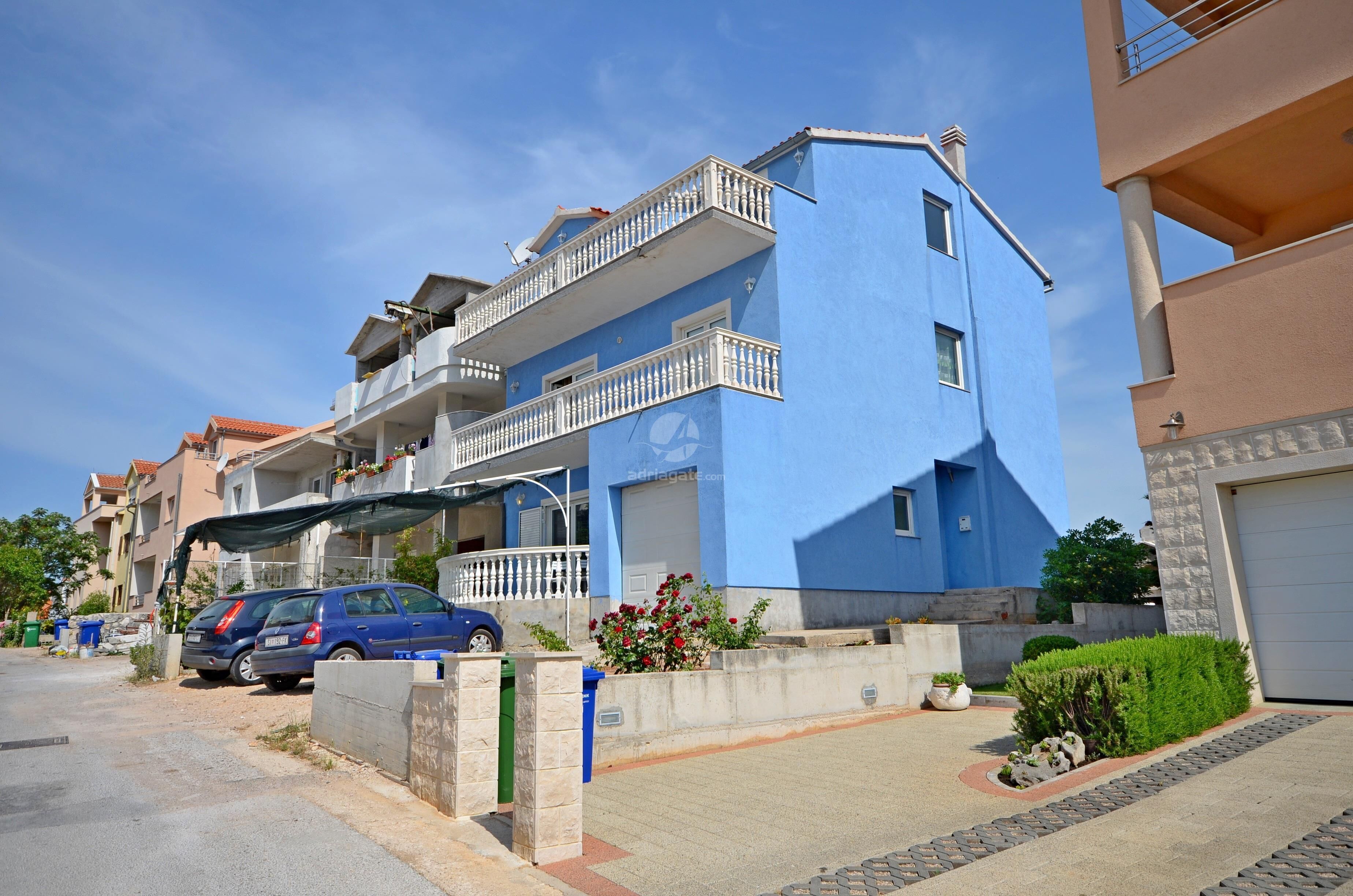 Blue House Apartment - for a colorful' holiday