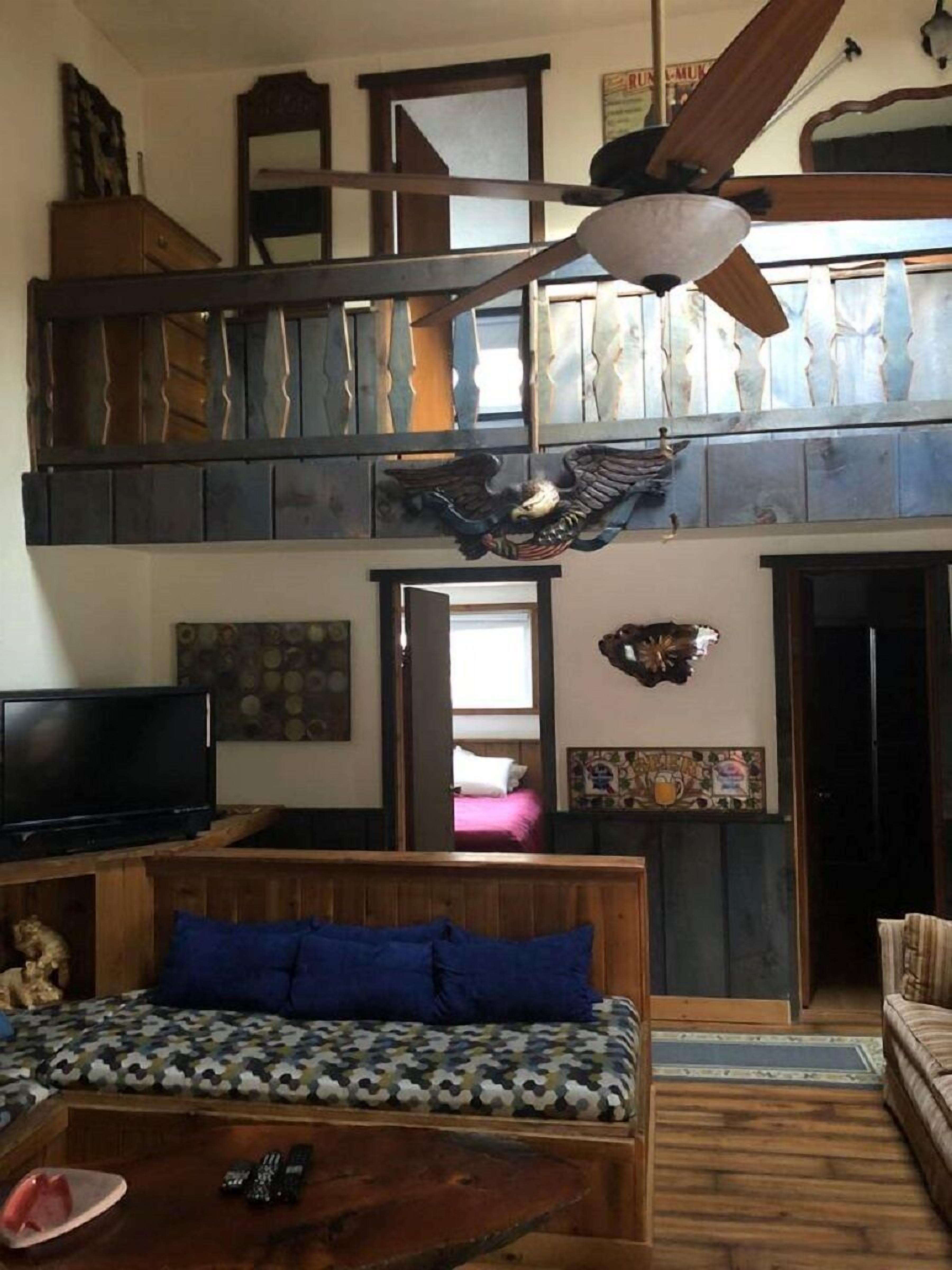 Killington, Right Side of Duplex, Outside HotTub, Charming, Cozy, Clean