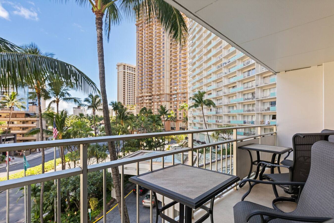 ILIKAI 2BR/2BA CITY VIEW ISLAND STYLE APARTMENT