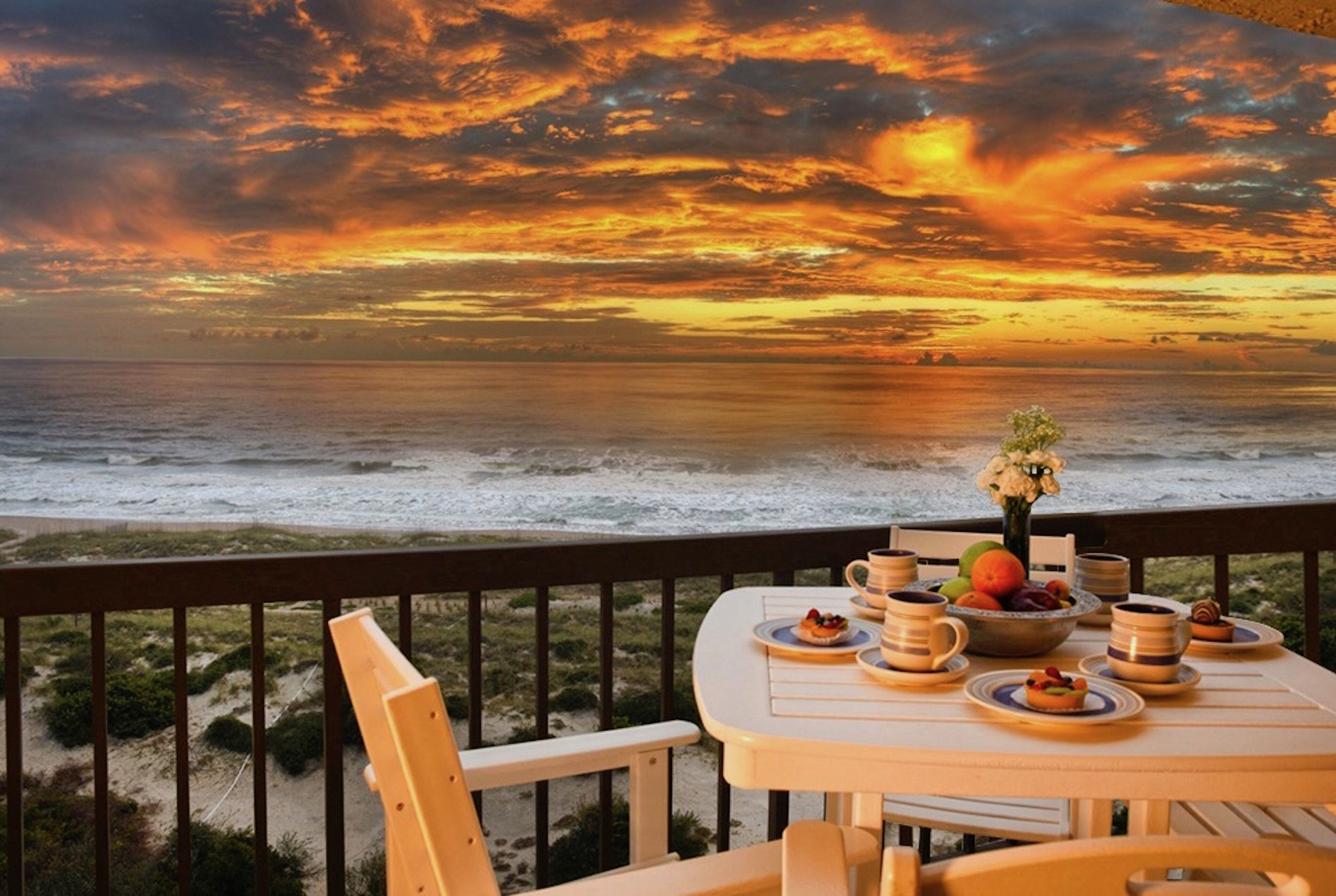 Oceanfront Penthouse with 2 Oceanfront King Master Suites, Pools, Tennis & Bikes