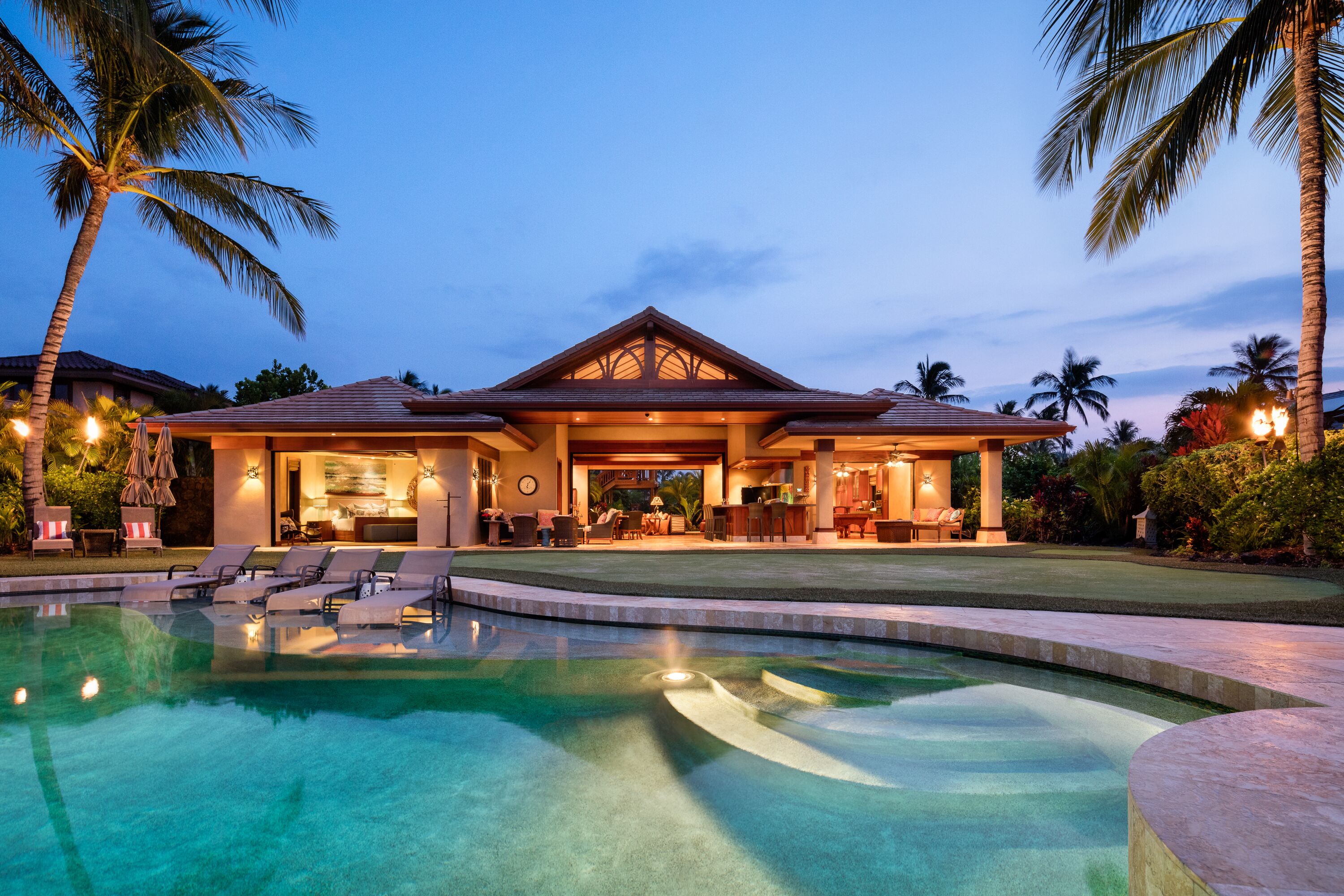 Spacious Ocean View Home. Steps From White Sand Beach. Private pool & spa.
