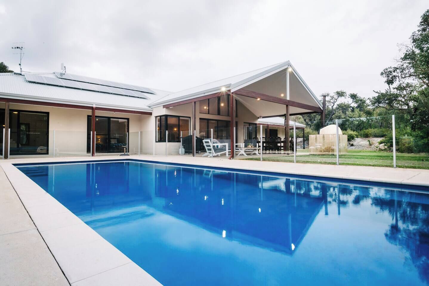 Blue Wren Chic and Spacious Country Pool House