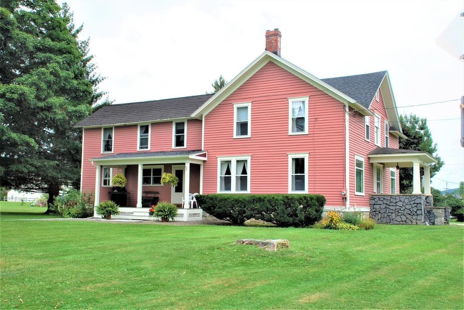 Sleeps 20! Spacious! spotless! Just 1 minute to CDP, Near restaurants and shops!