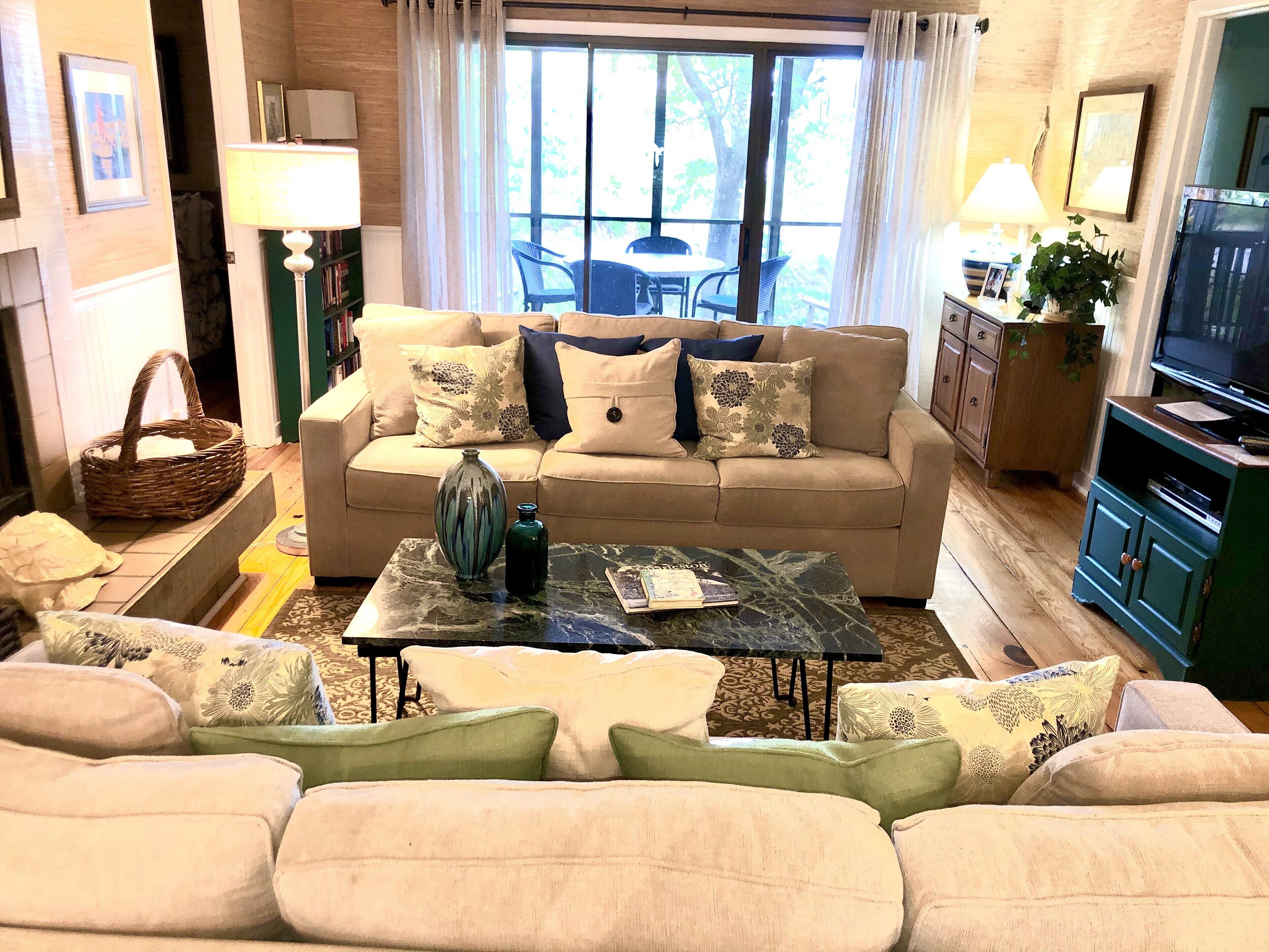 Best location on the island! Lagoon view. Nice dogs stay free!