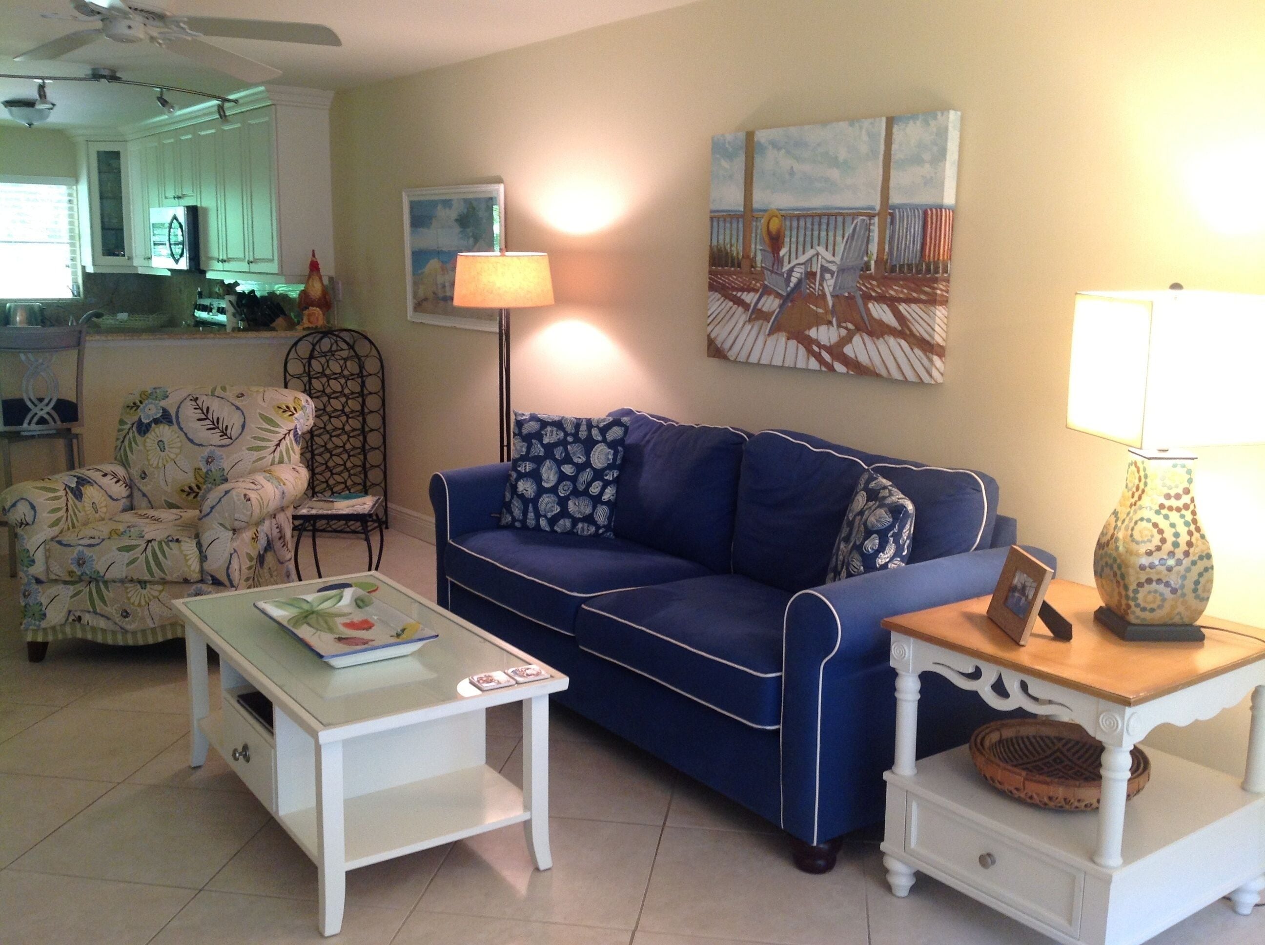 Two blocks to beach & three to 5th Ave, COURTYARD