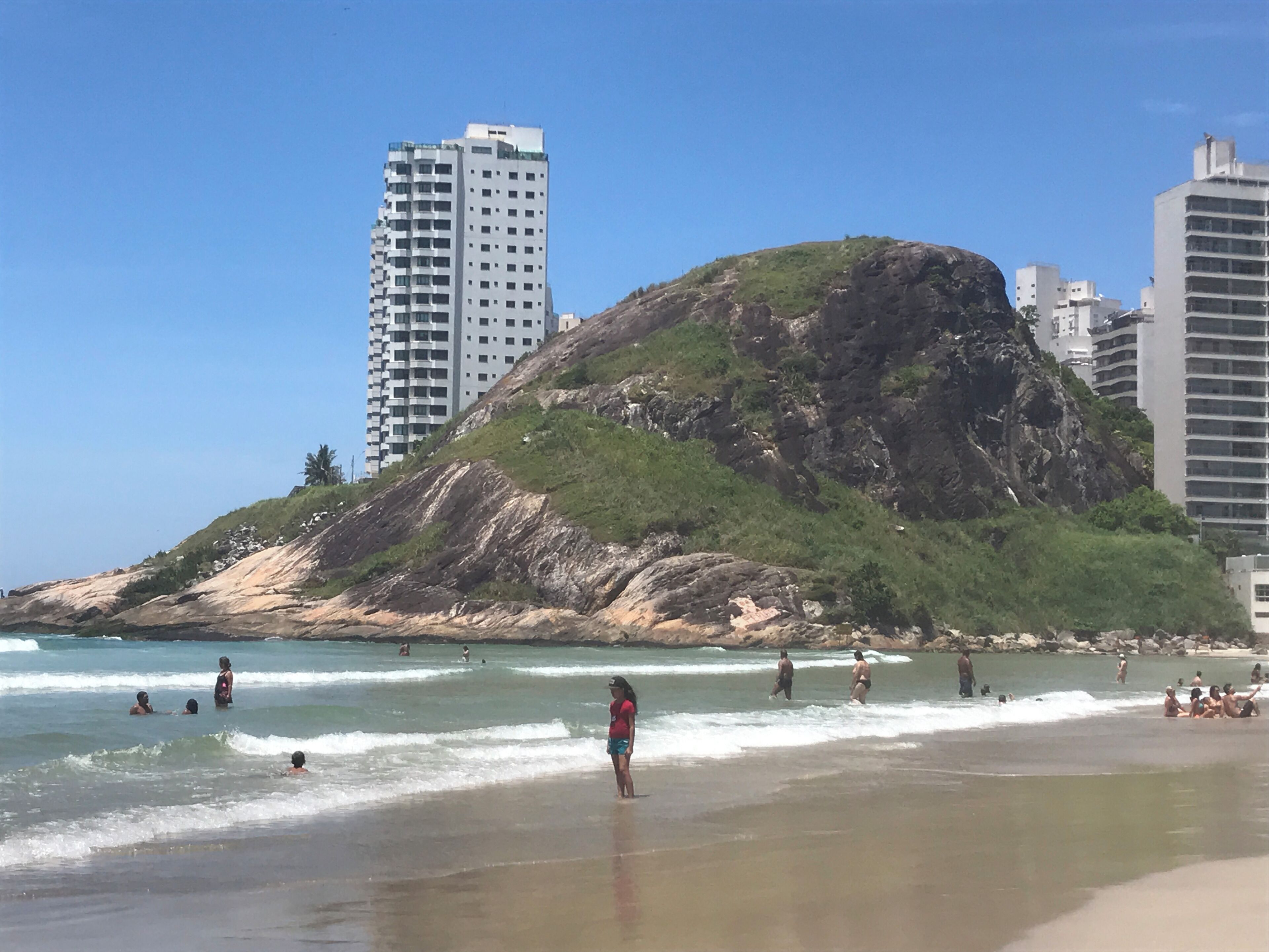 Comfortable entire apartment in a great location, Enseada Guarujá beach!