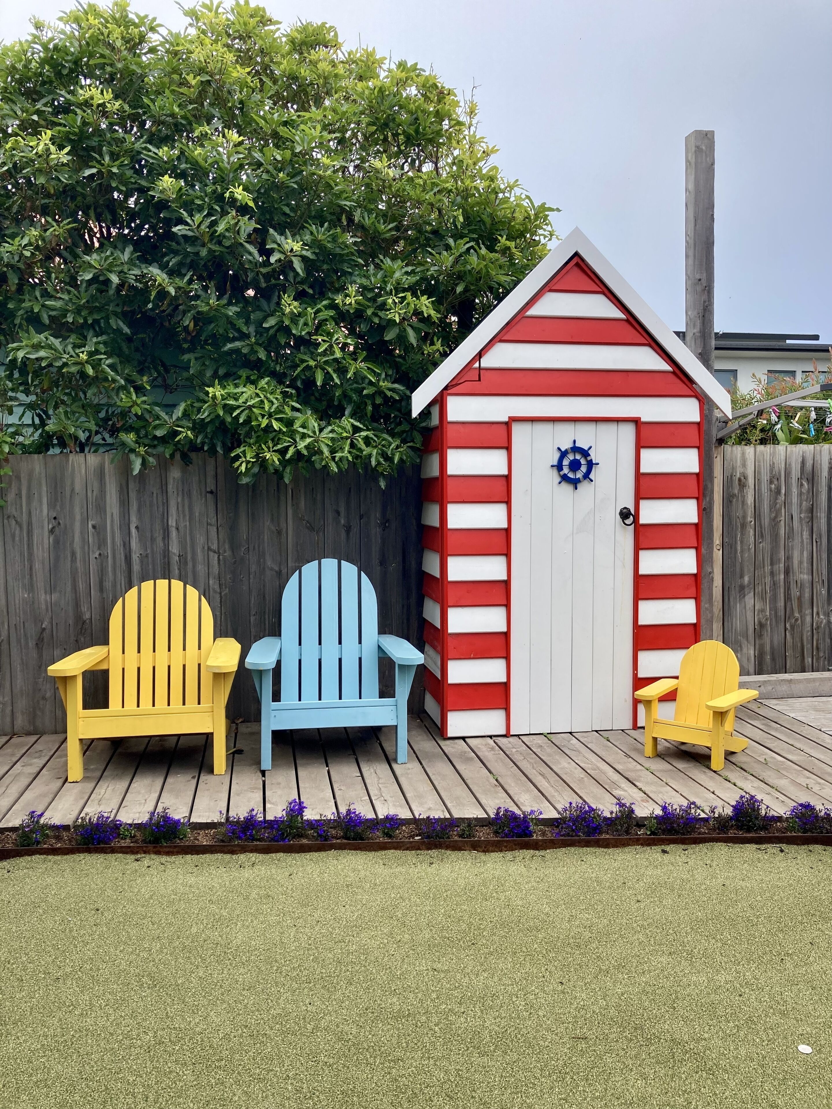 Across from Beach. On Esplanade. Main st 900m.