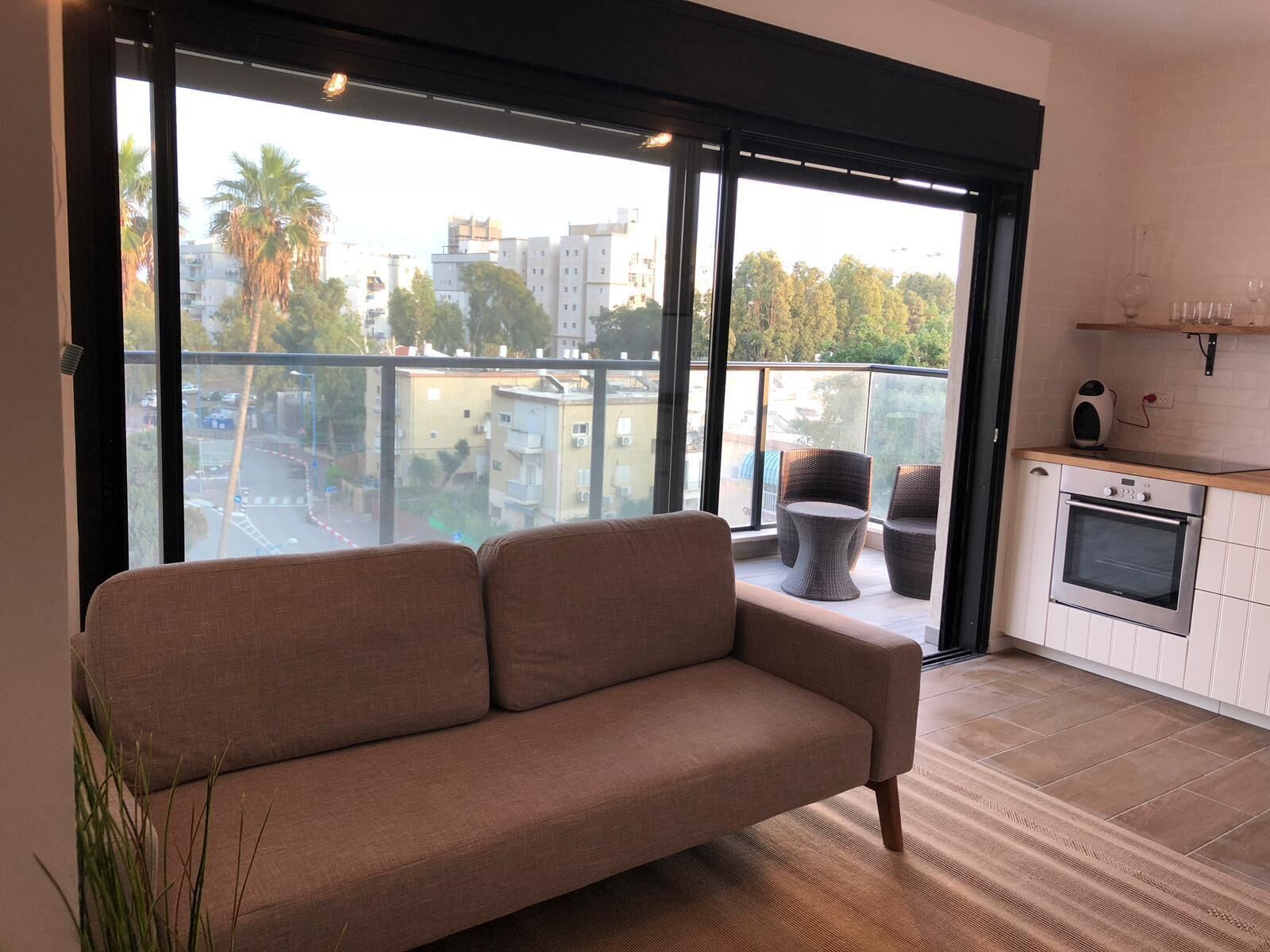 A Stylish Apartment near the Beach