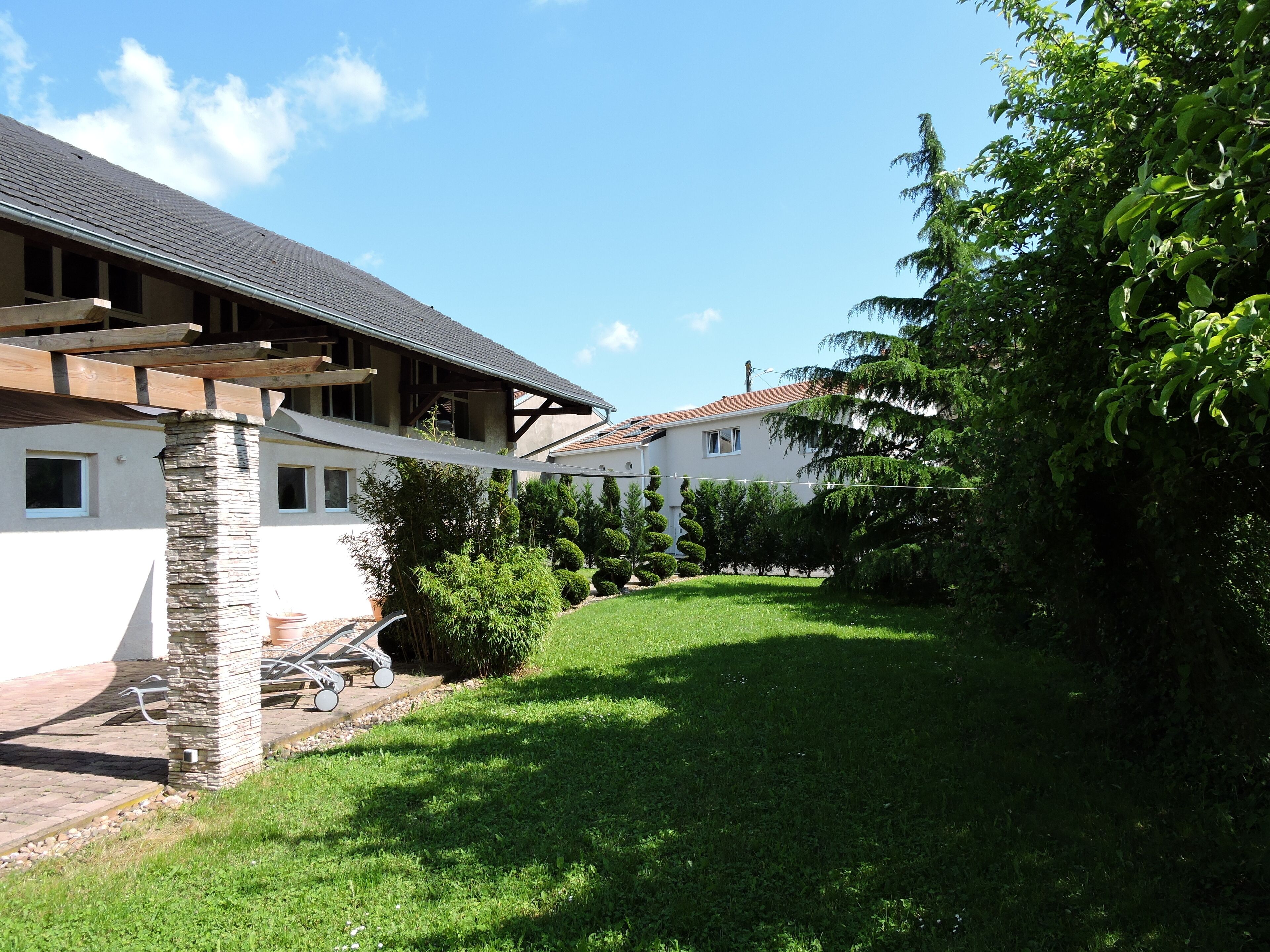GROUND FLOOR APARTMENT WITH TERRACE AND GARDEN NEAR METZ