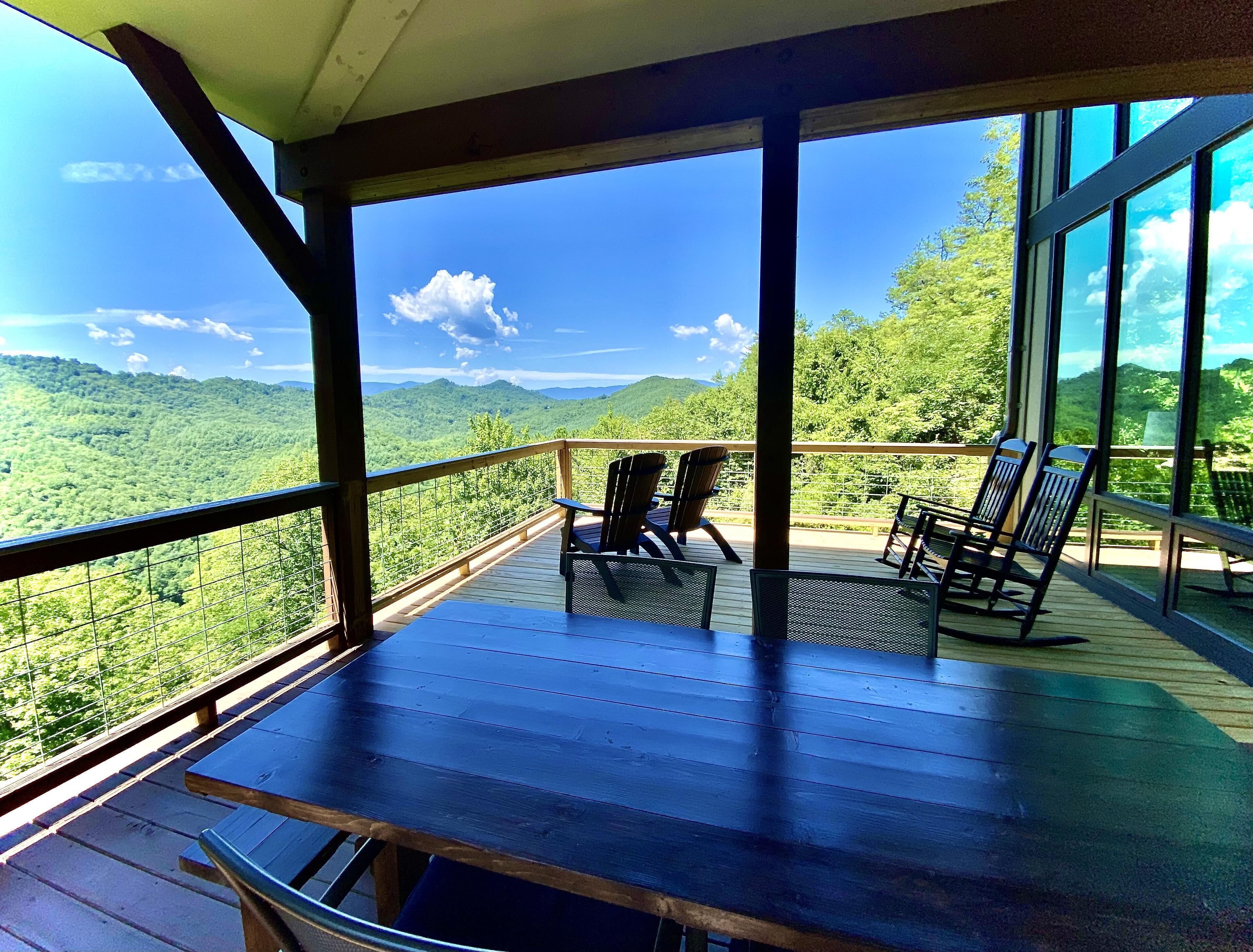 Stunning Views/Hot Tub/FP/Hiking/Lake Access/WI-FI