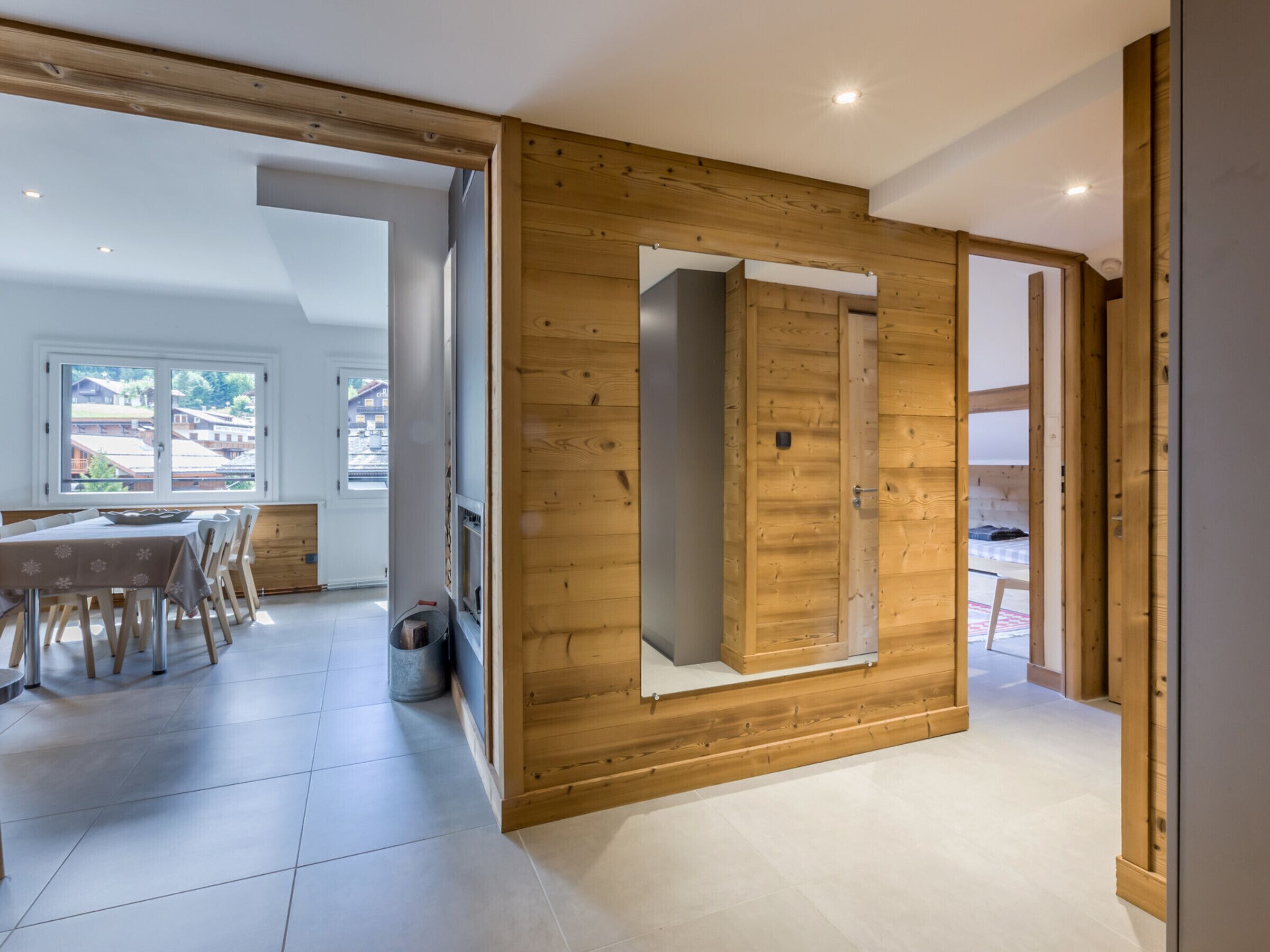 Stylish Chalet in Village Center: Fireplace, Wi-Fi, Near Ski Lifts and Ice Rink