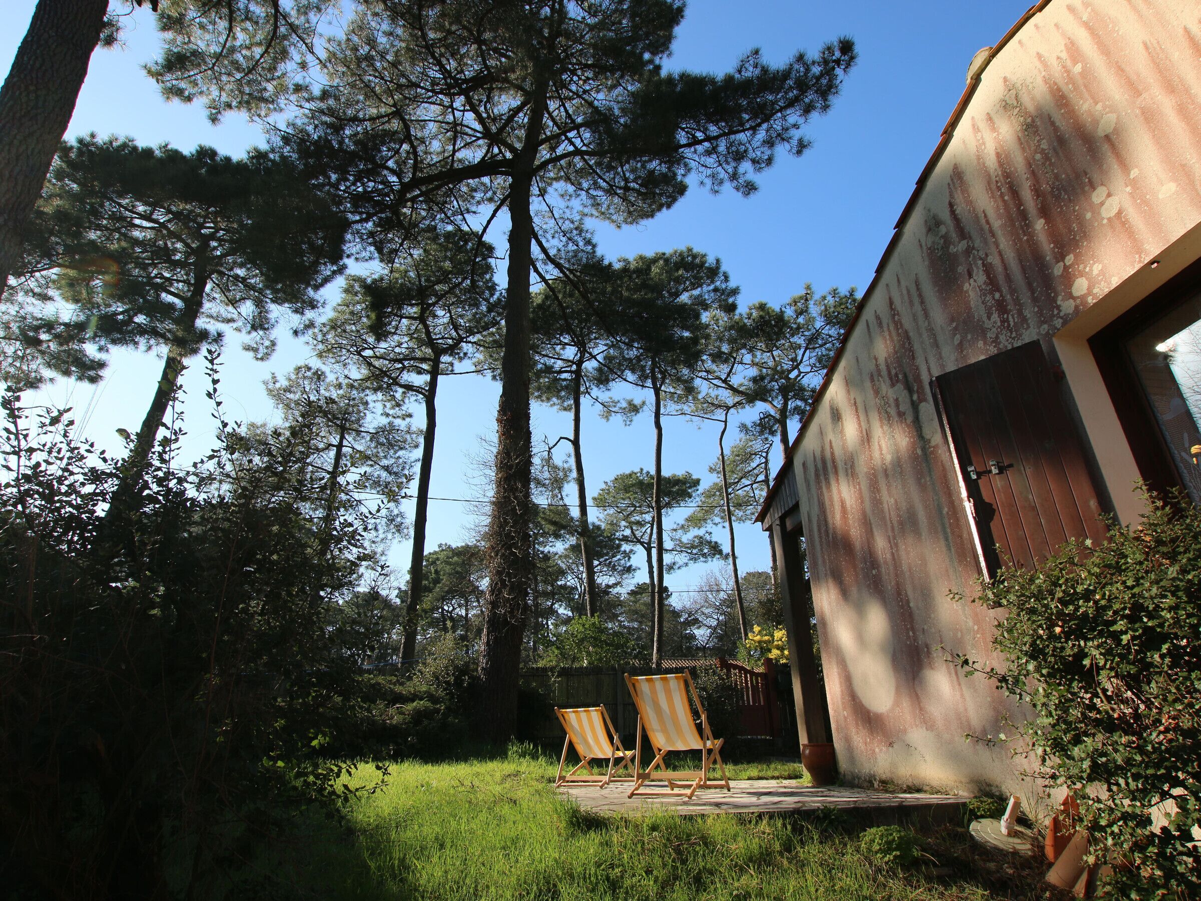 Family home 750m from the beach, garden and private parking