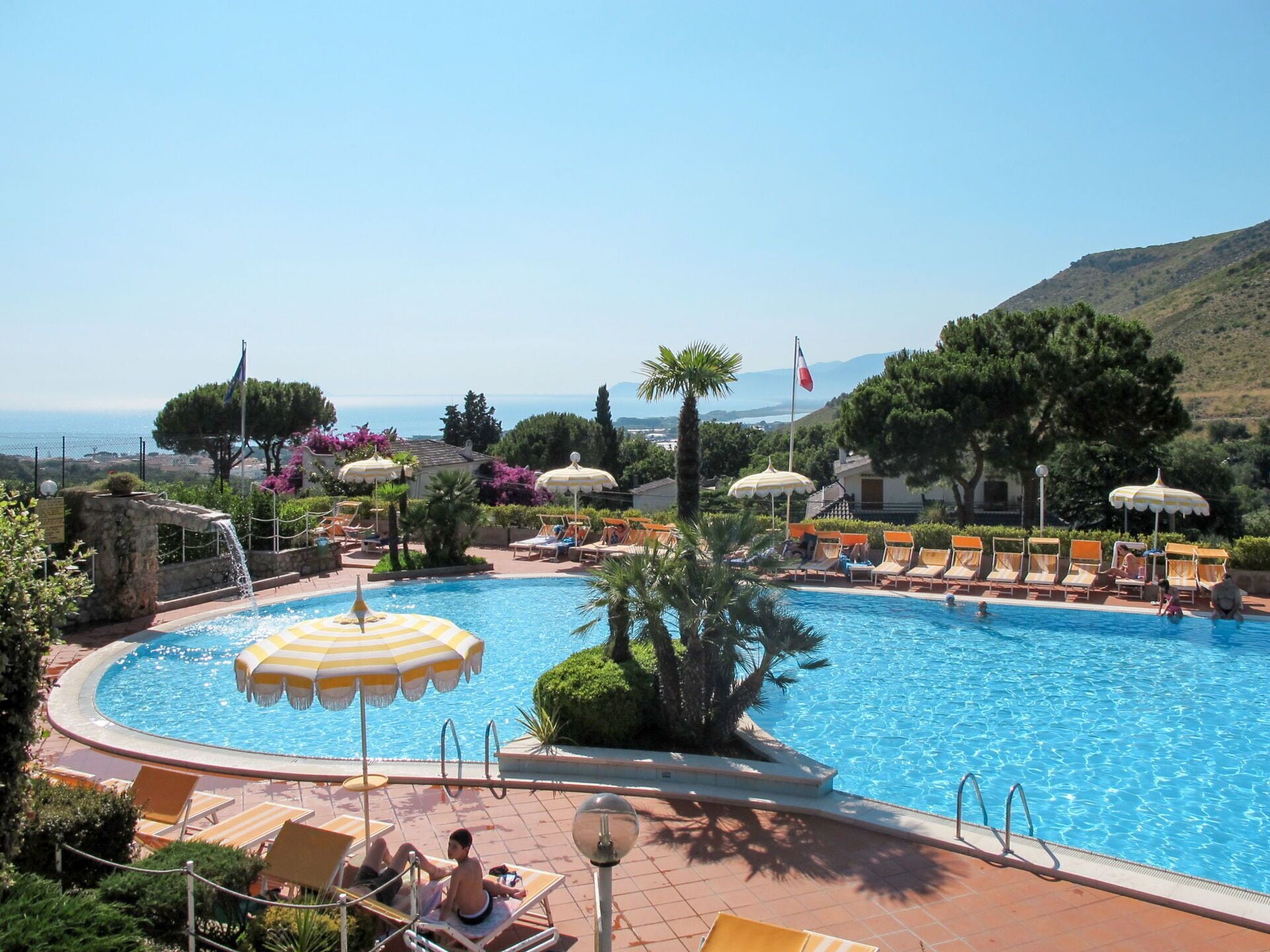 Cosy apartment for 2 guests with A/C, WIFI, pool, TV and pets allowed