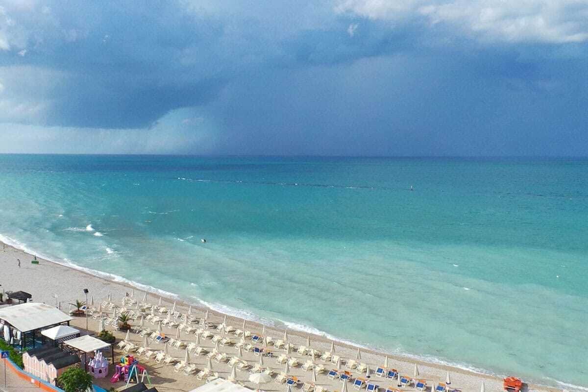 Charming portion of Villa with panoramic pool, wifi,  Italy. Suitable for Groups