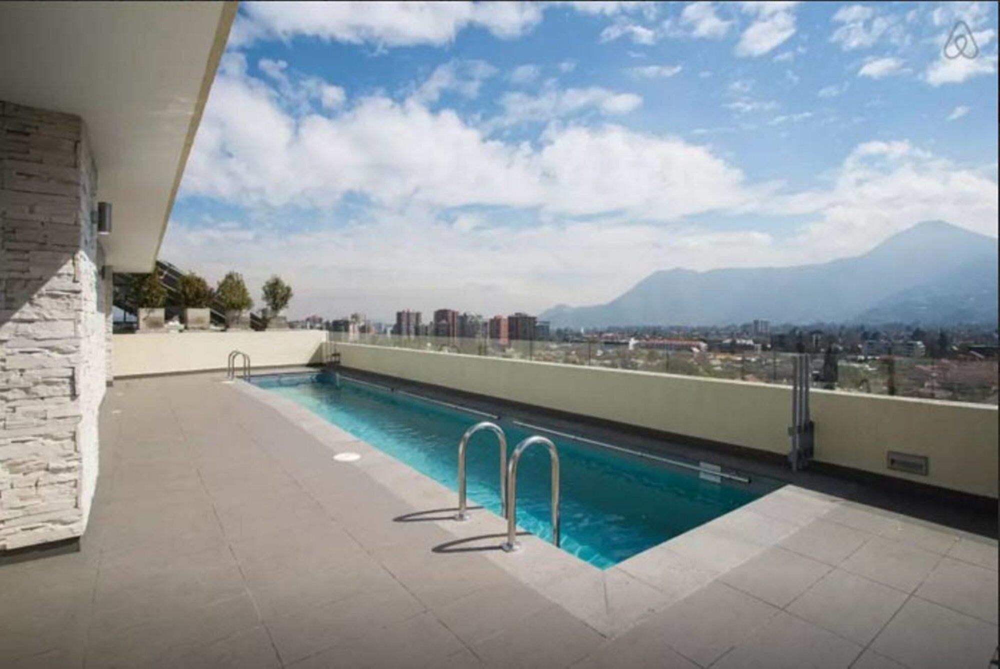 Stunning Studio - w/ Mountain View, Pool and Gym