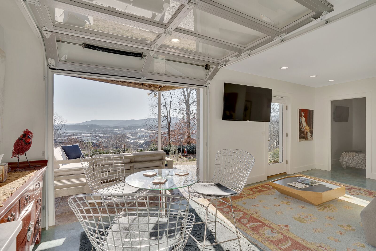 \Chatt Pad\ provides serenity, stunning view, walkable to stores & entertainment