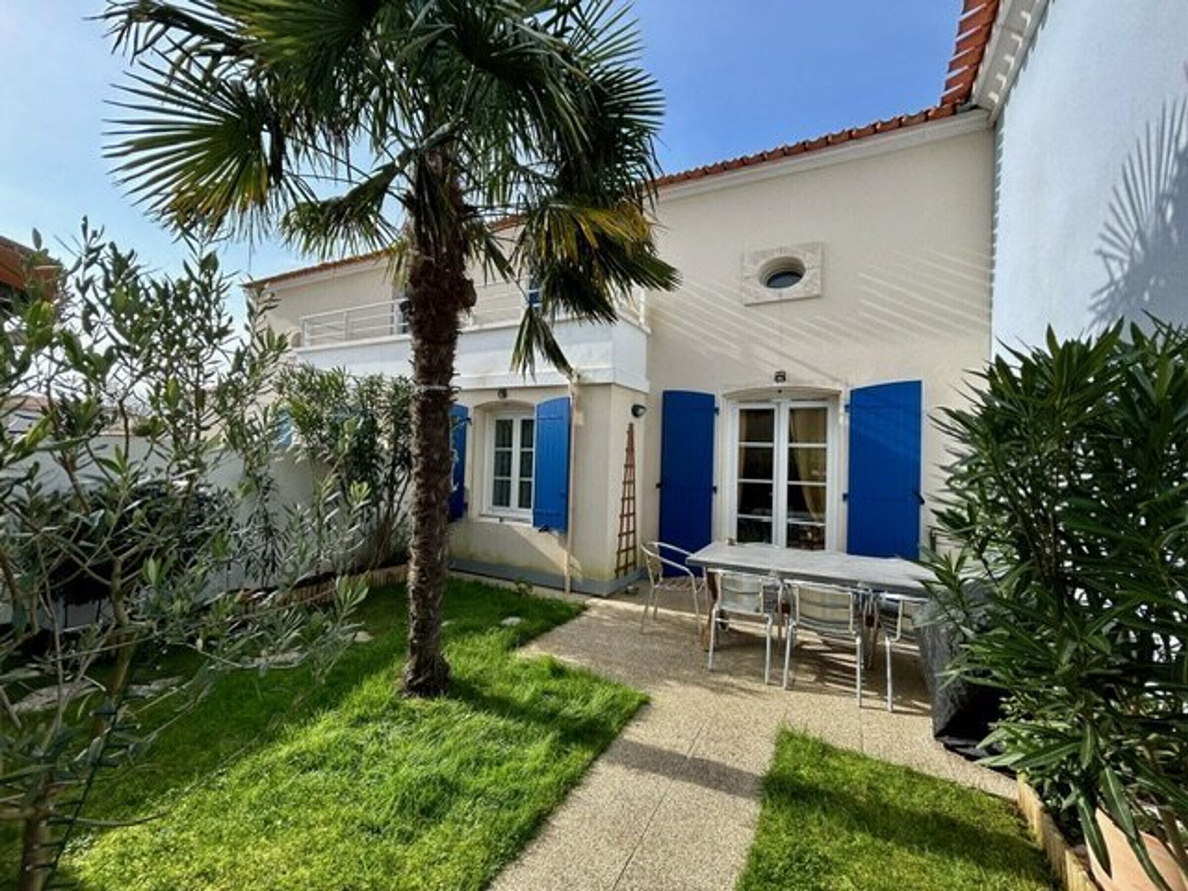 Charming 2BR House with Pool, Balcony, WiFi, and Private Garden Near Beach