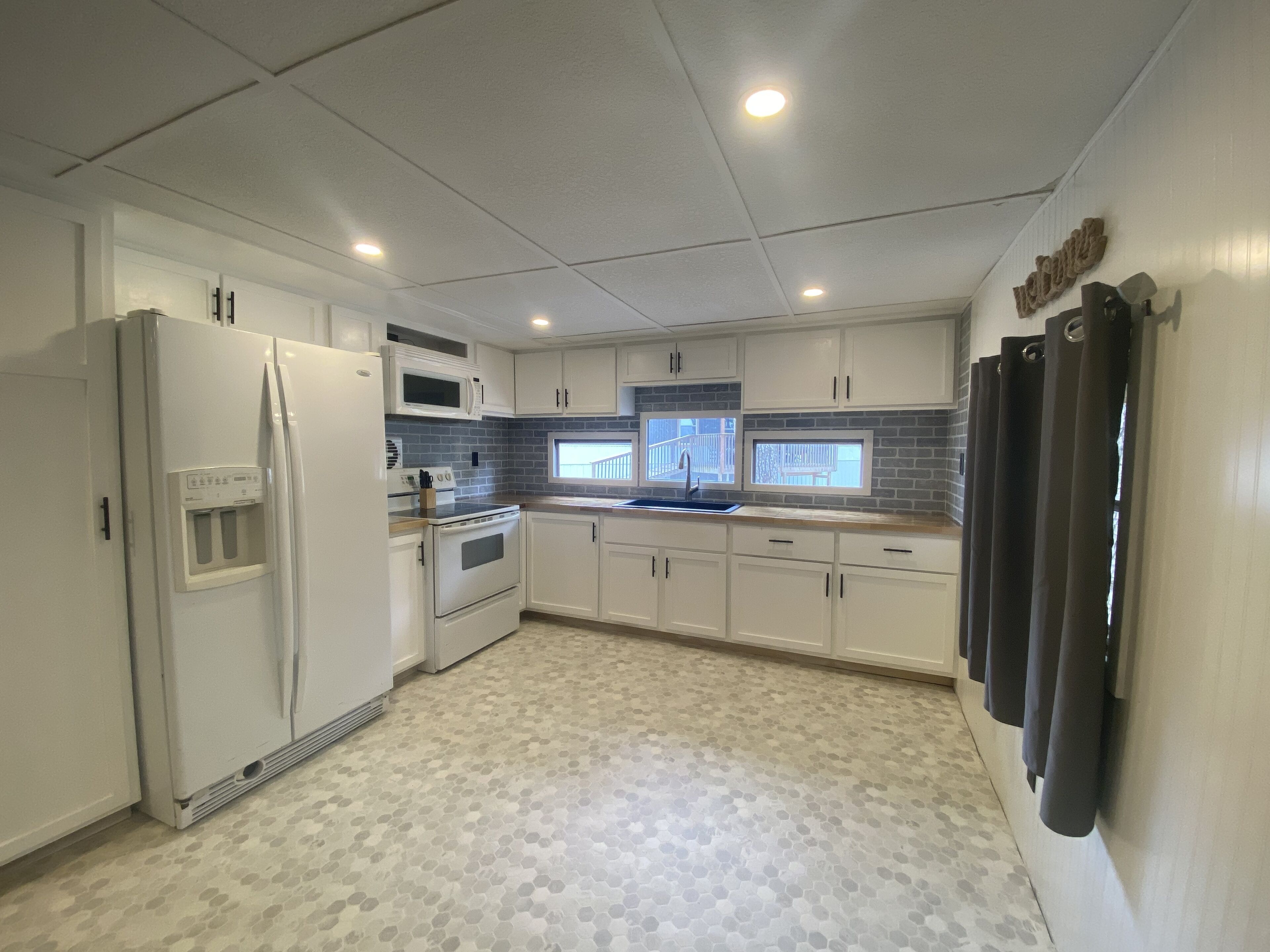 Beautiful view of The Lake Of The Ozarks on the 30 mile marker in Bass Cove.