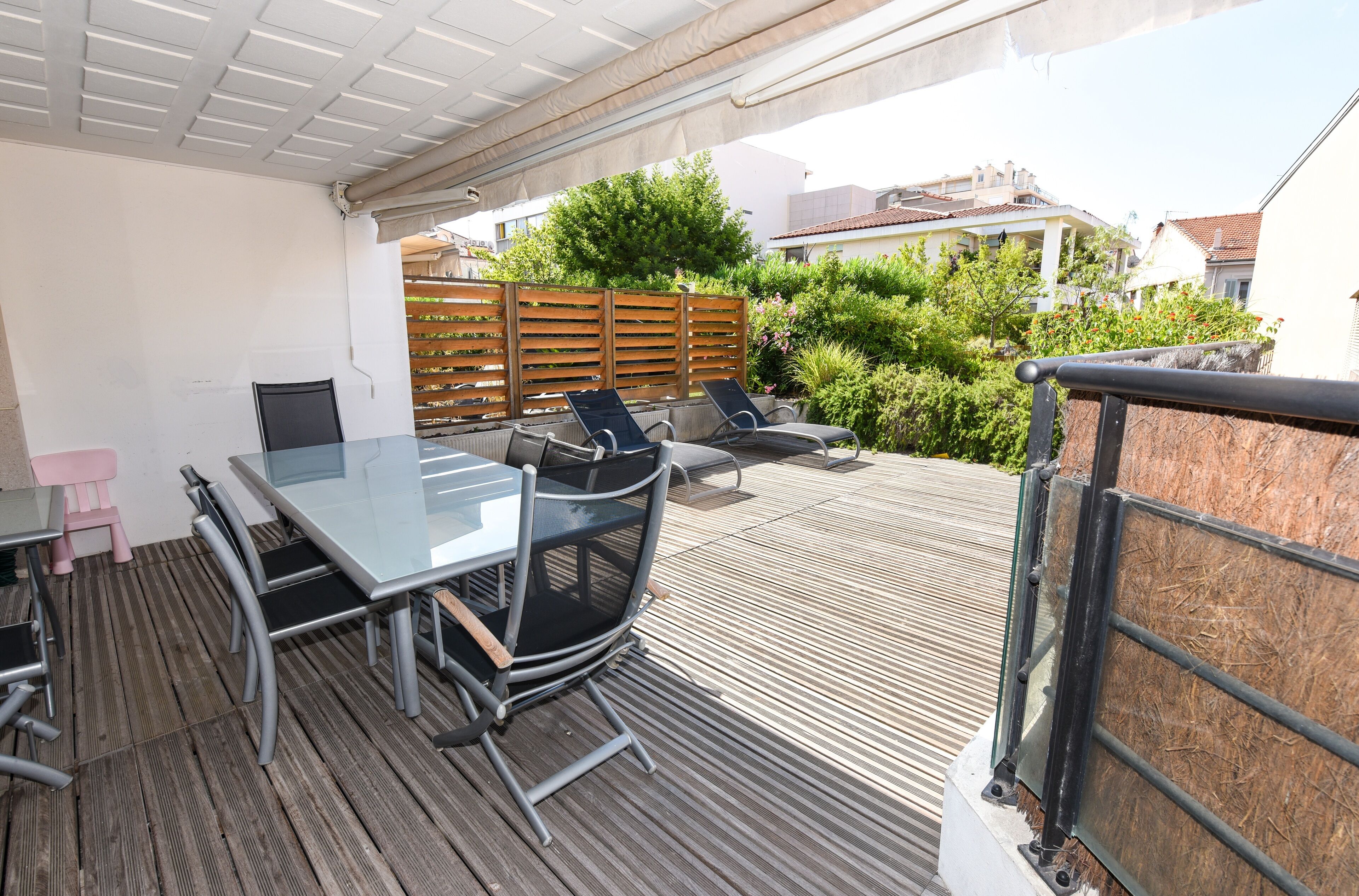 SUPERB 4 ROOMS APARTMENT FLORIAN GARDEN WITH TERRACE 