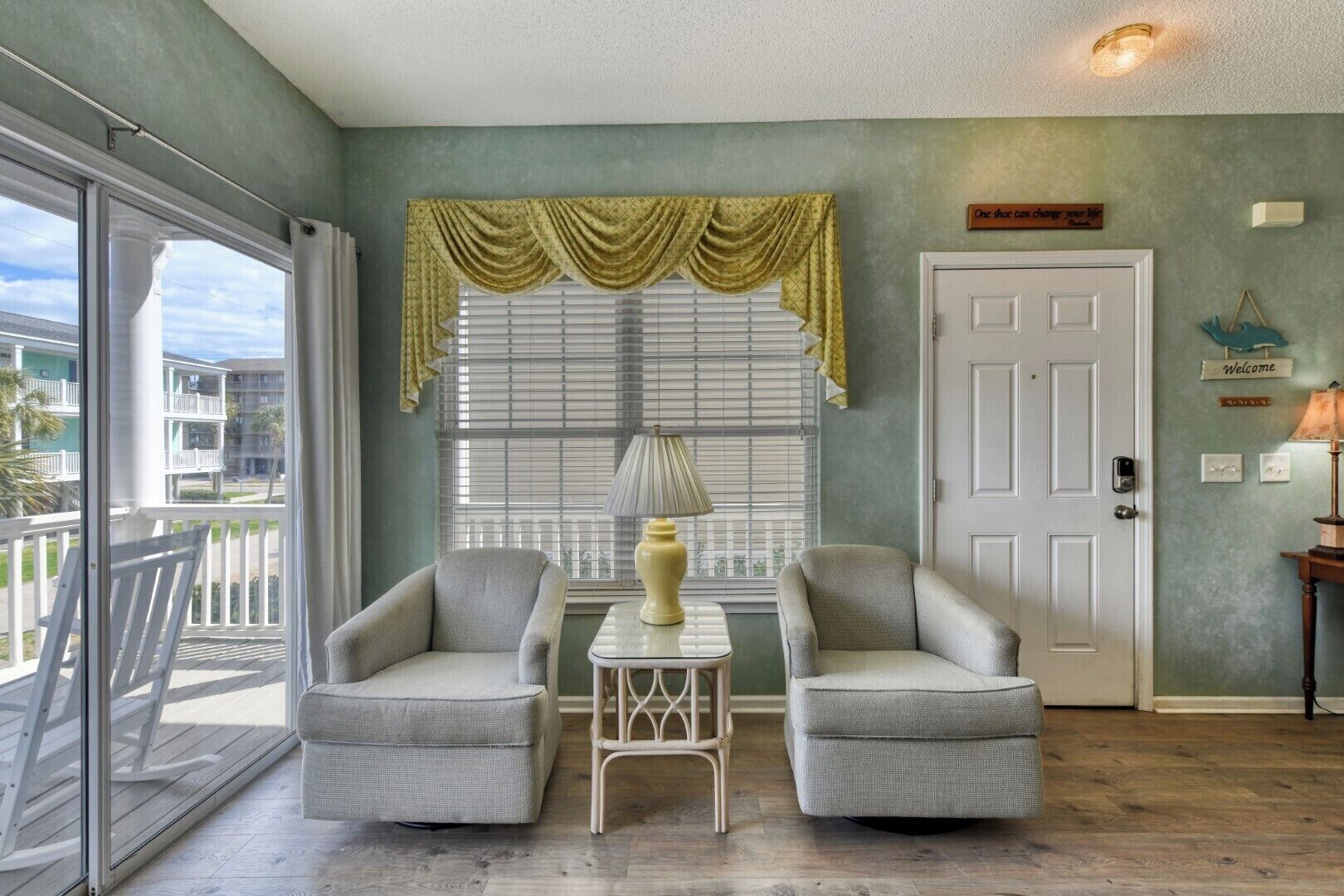 Better Twin - Five Bedroom, Four 1.5 Bath Beach House with Ocean Views