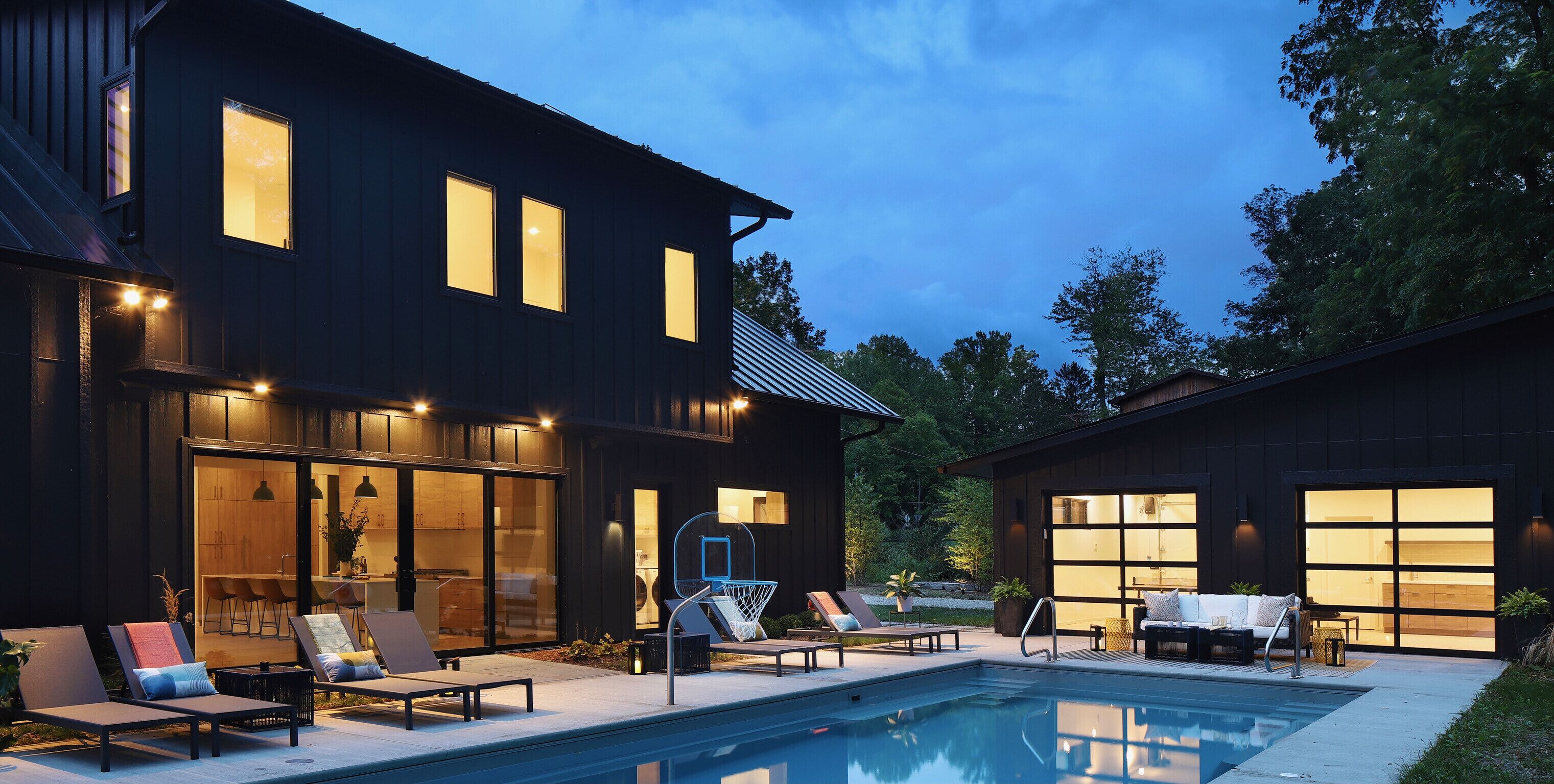 New, modern 6 bed, 7 bath home, large private pool, hot tub, close to beach!