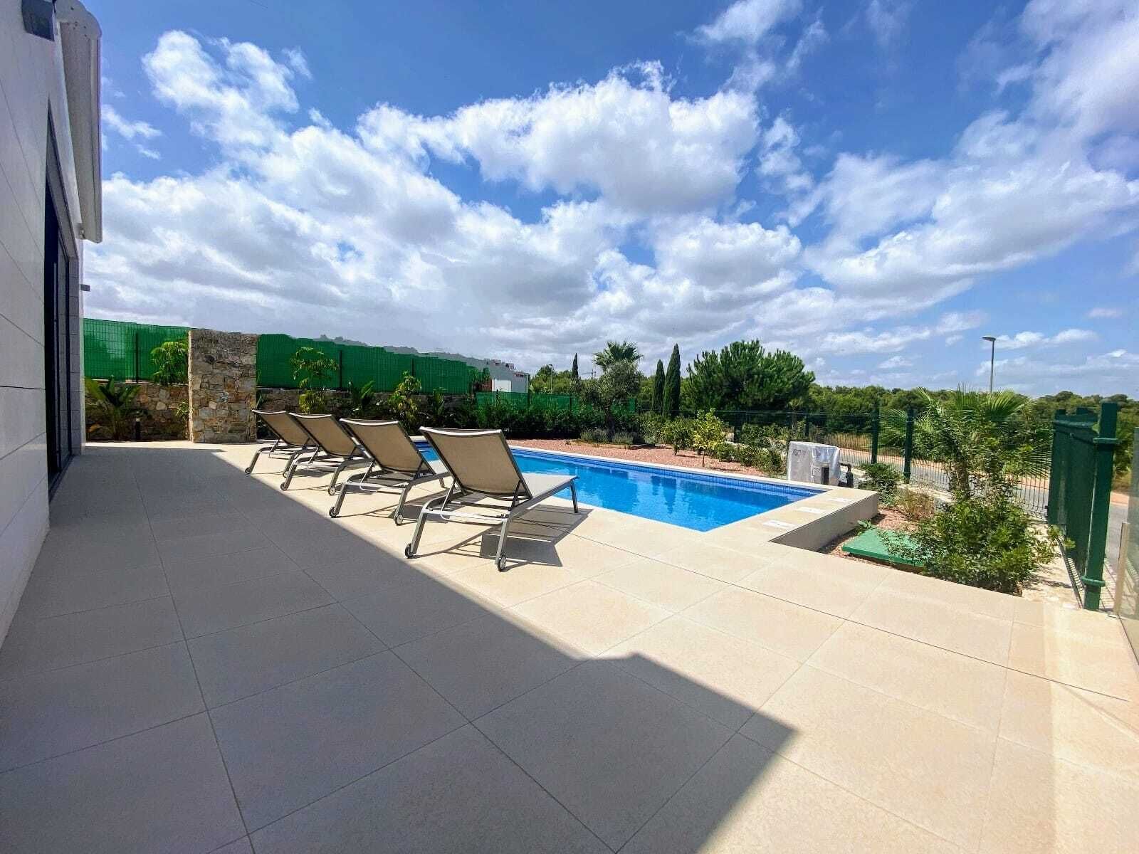 Modern 5 Bedroom Villa with Pool  LC1