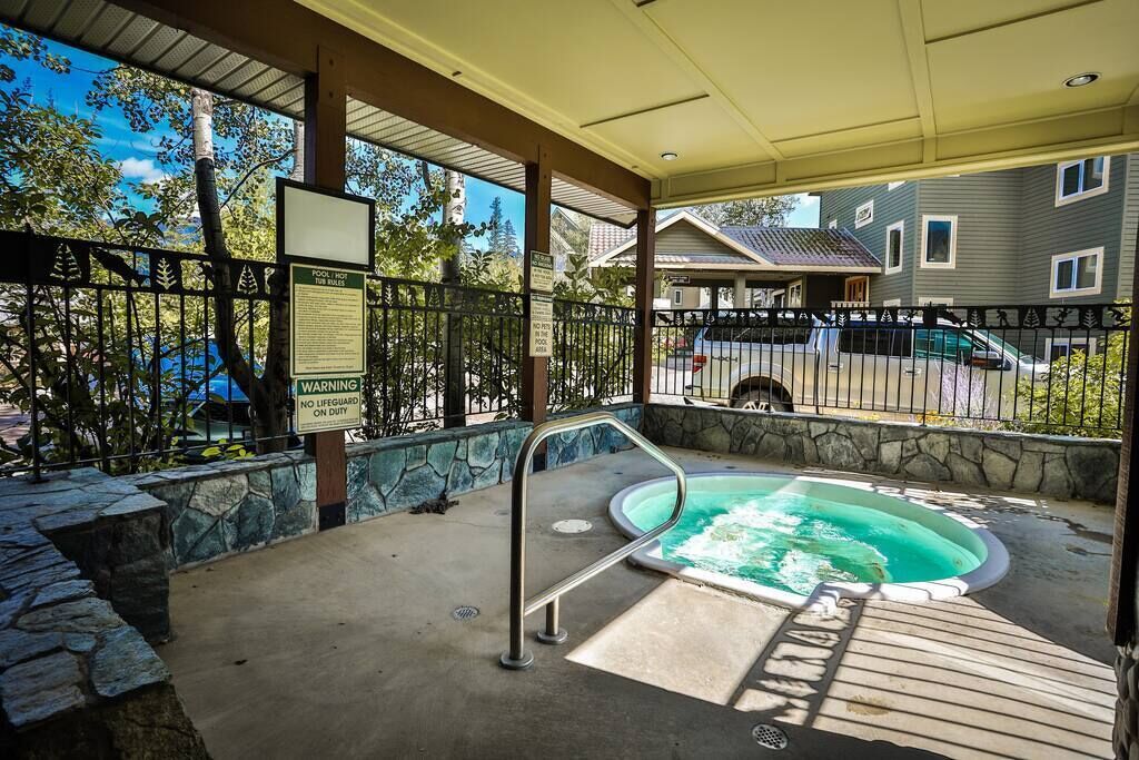 Private Studio / Incredible Views / Hot Tub
