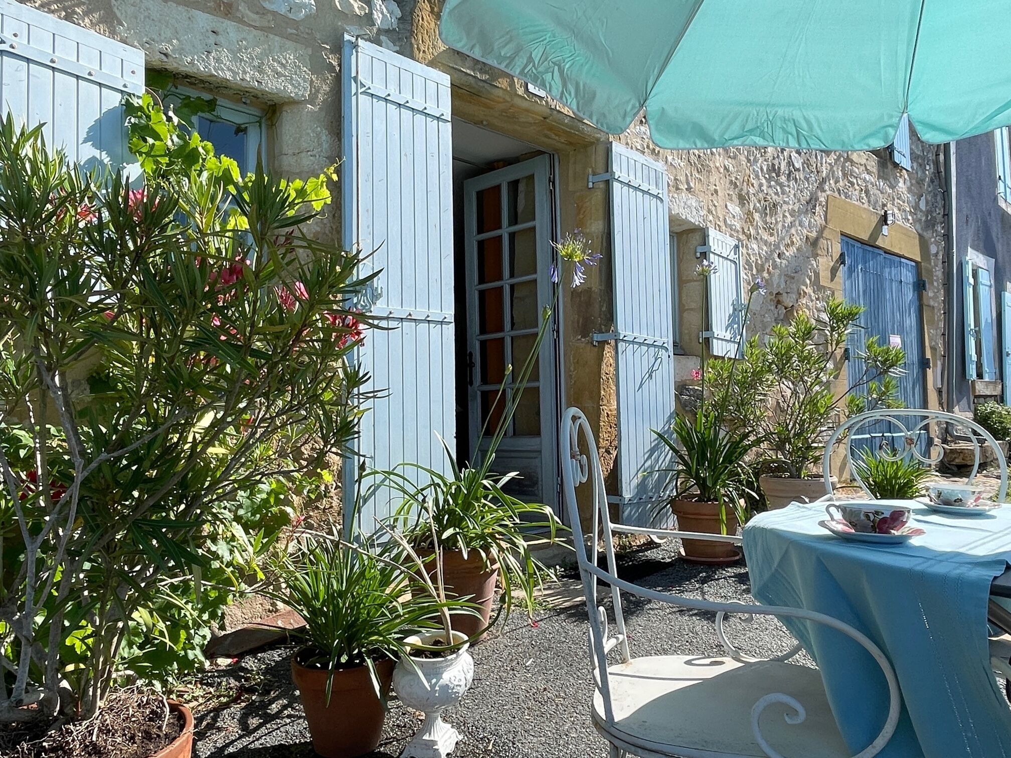 Monpazier Gite, village house 1 min from the beautiful square with all amenities.