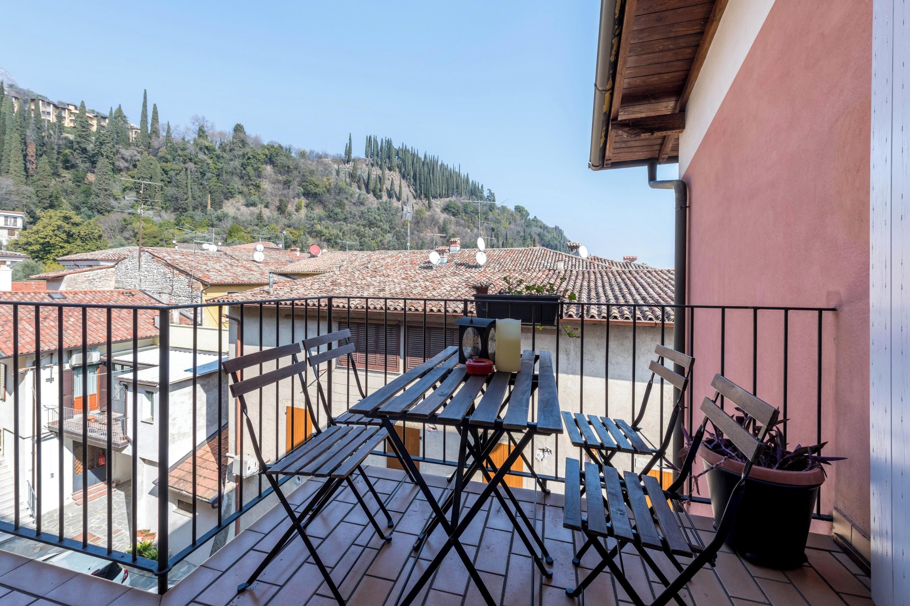 Apartment Garda Friends Mondrian with Lake Views, Garden & Wi-Fi