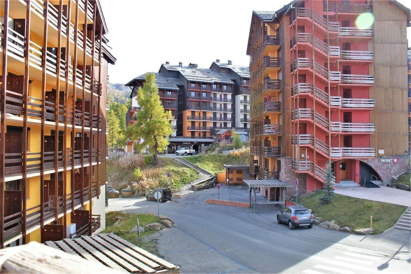 50m from ski slopes, 2nd floor, balcony, tv, ski locker, 26m², Risoul
