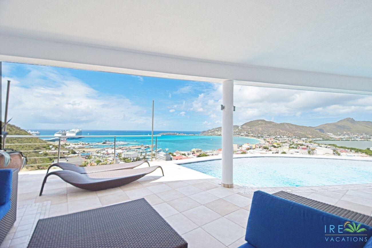 Beautiful 5 Bedroom Villa with Panoramic Views!