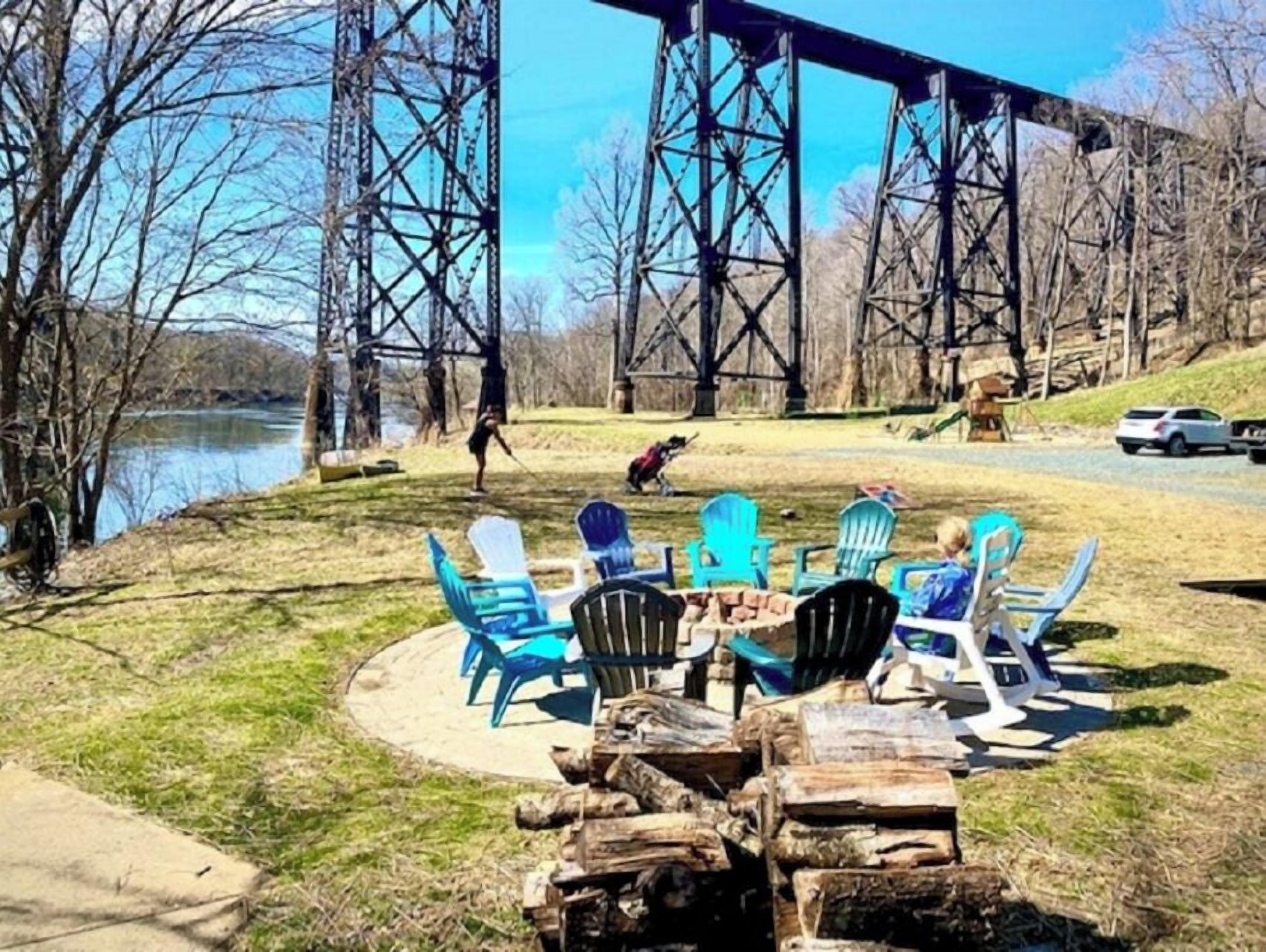 James Riviera Family Resort, Lynchburg, 4 Suites, HotTub, Boat, Dock, Ramp, Golf