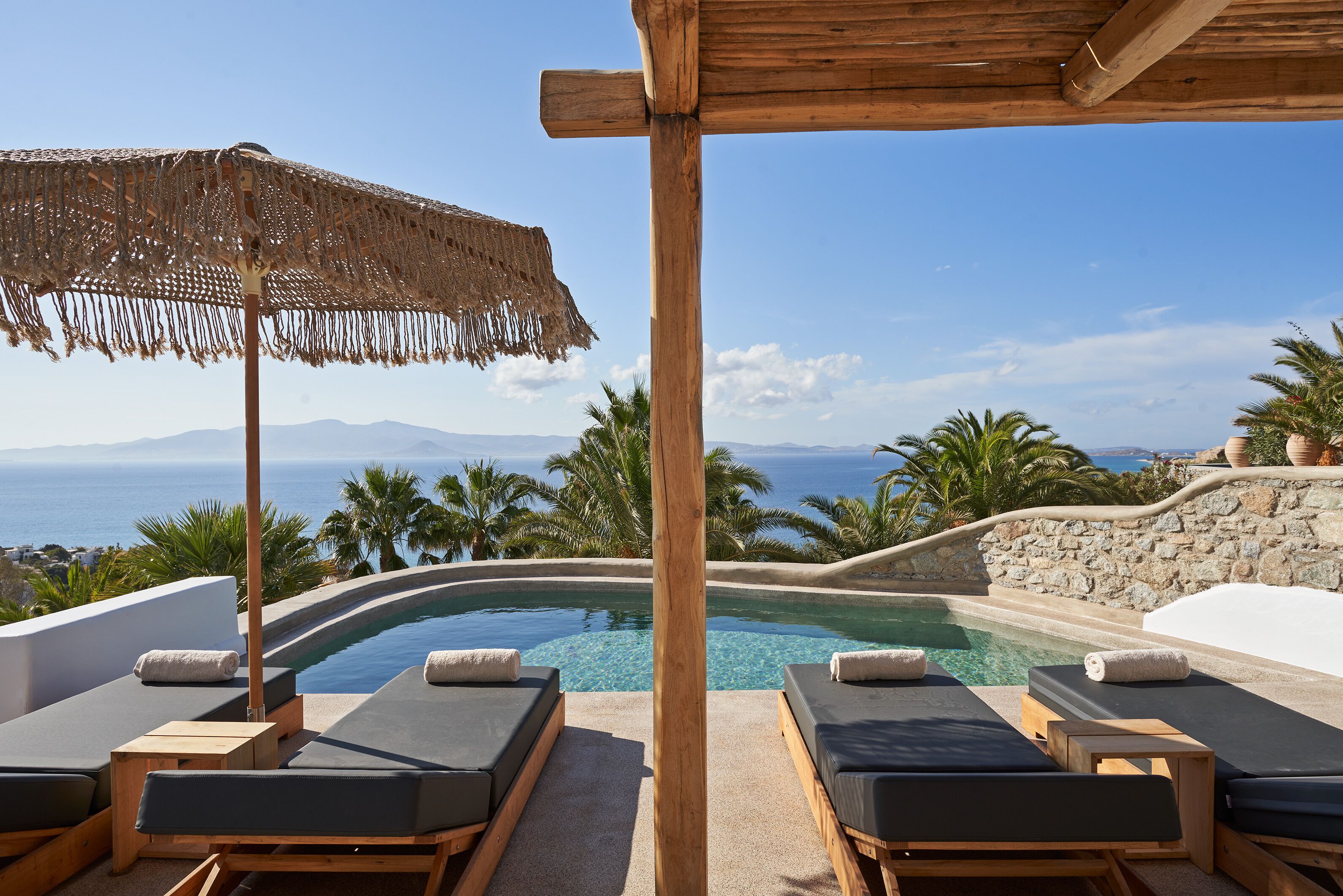 Hill Club Naxos