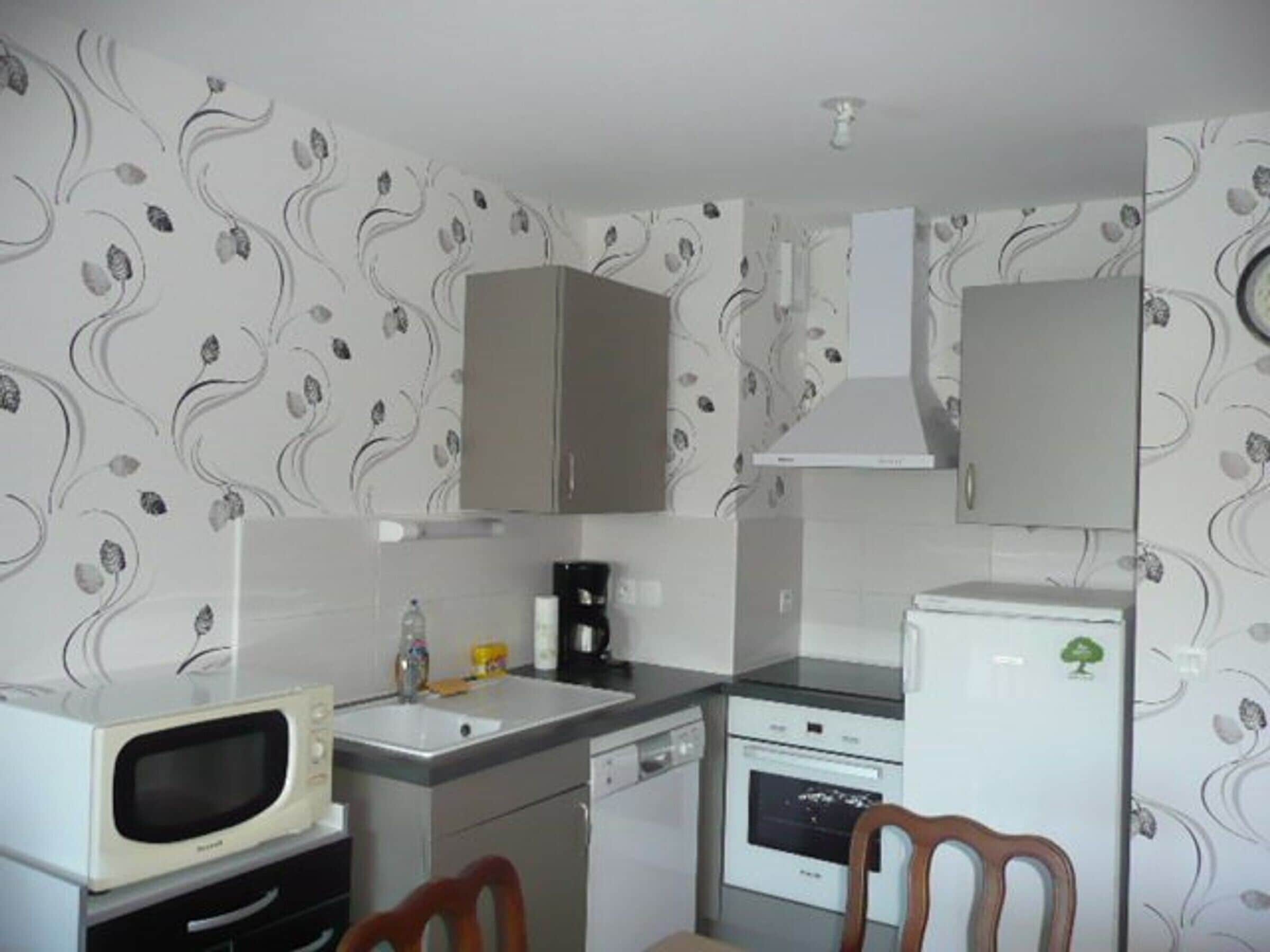 Cozy Ground Floor Apartment with Terrace, Garden, Parking, and Pet-Friendly - Sleeps 5